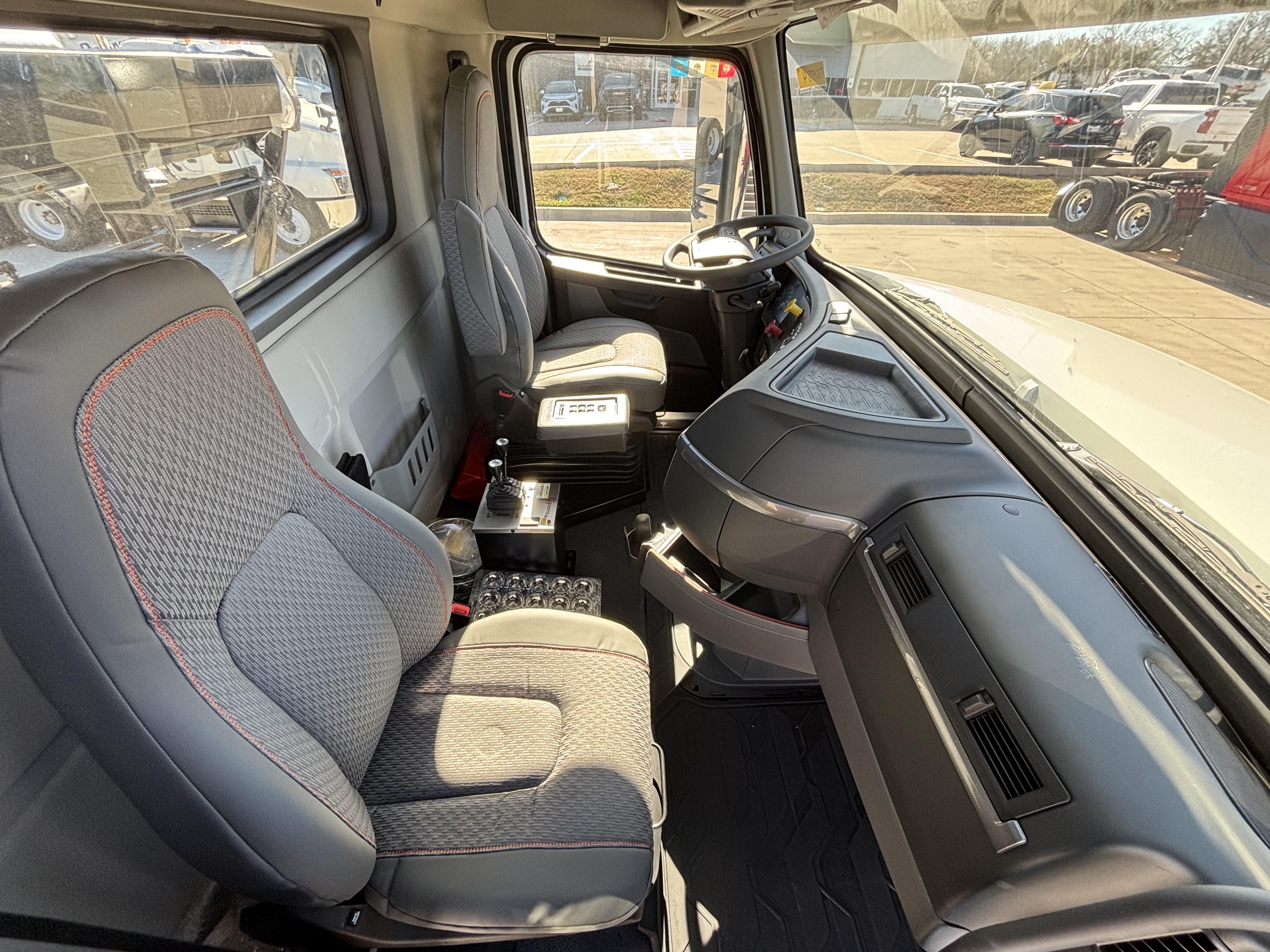 2026 Volvo - image 17