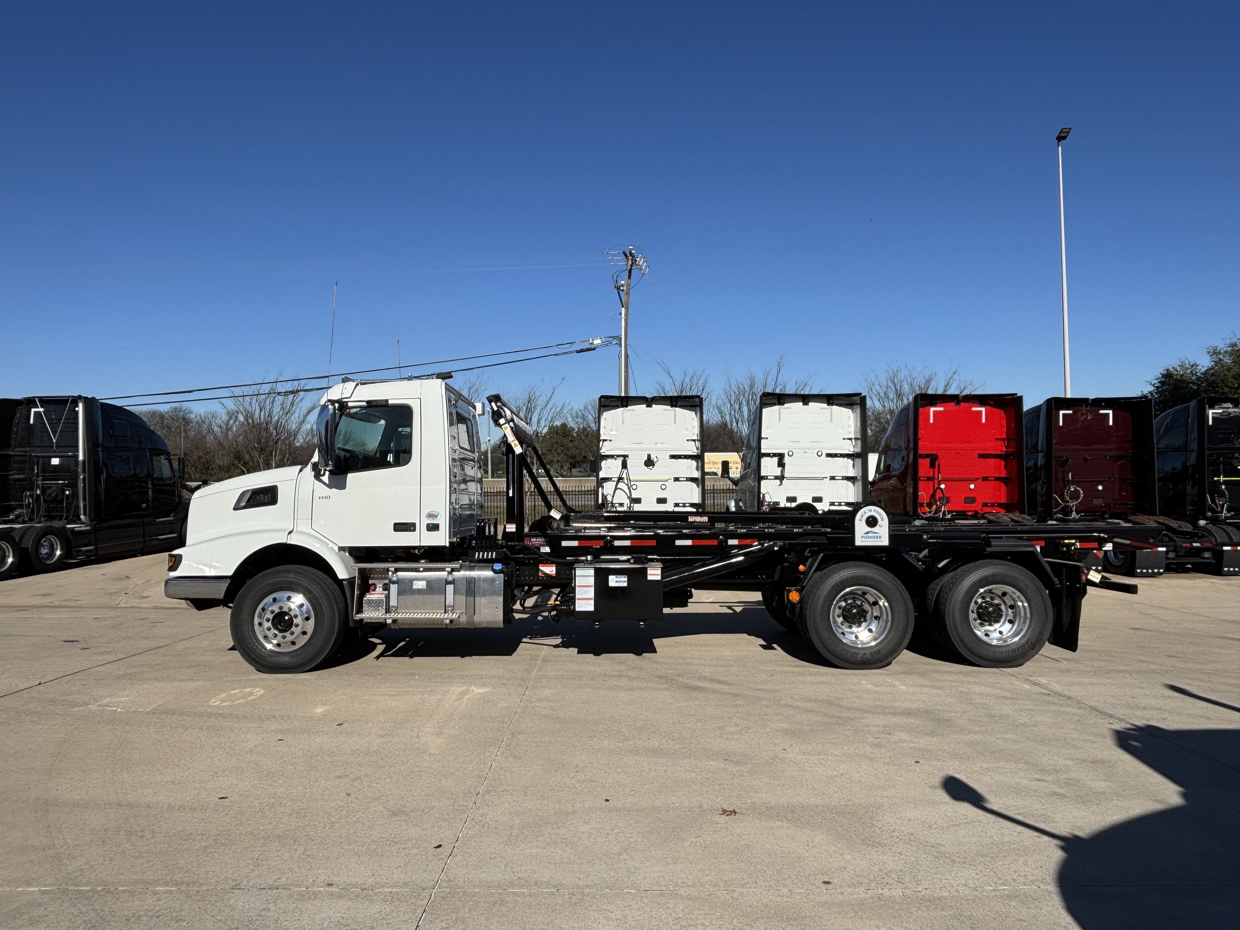 2026 Volvo - image 8