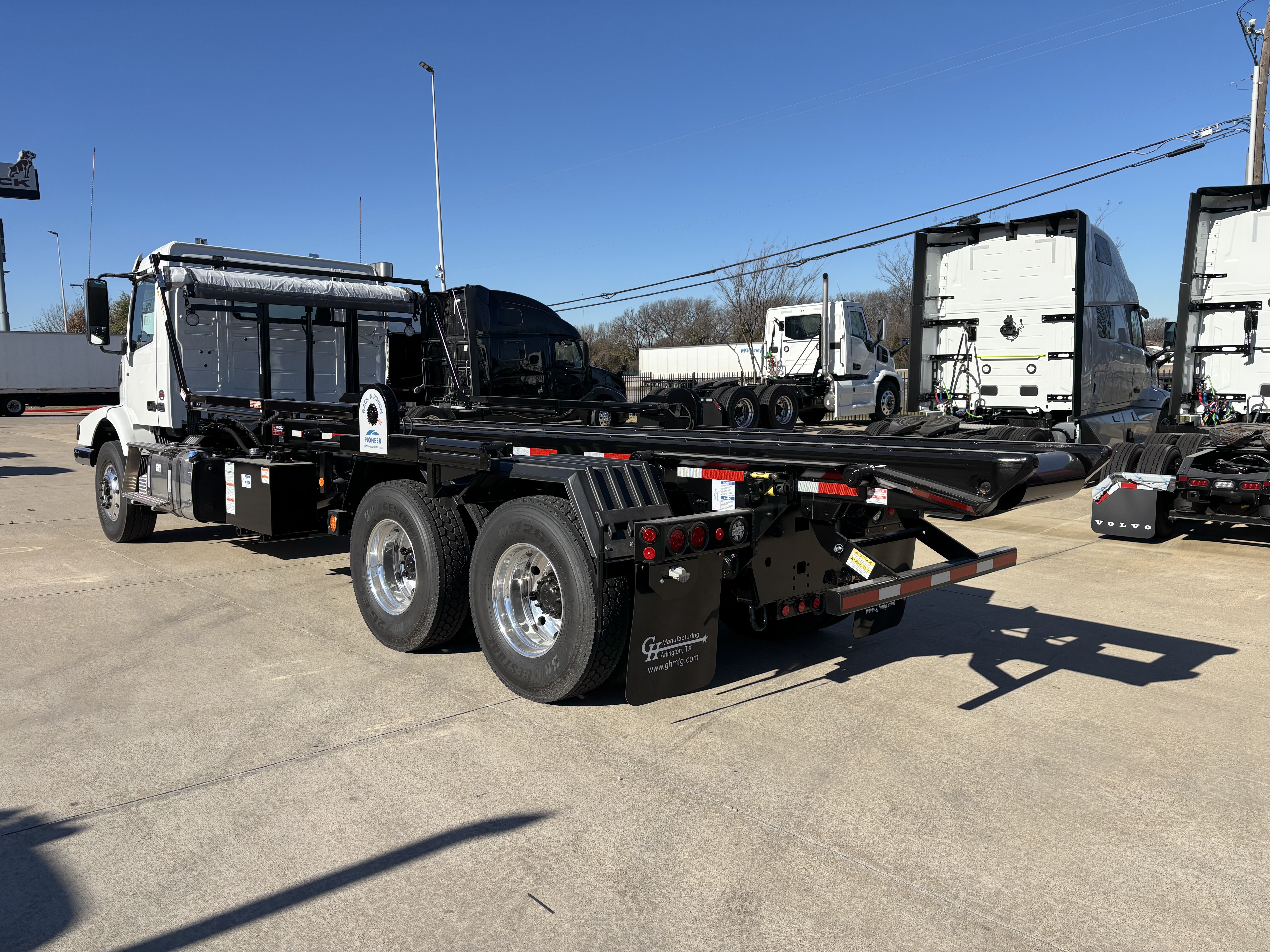 2026 Volvo - image 7