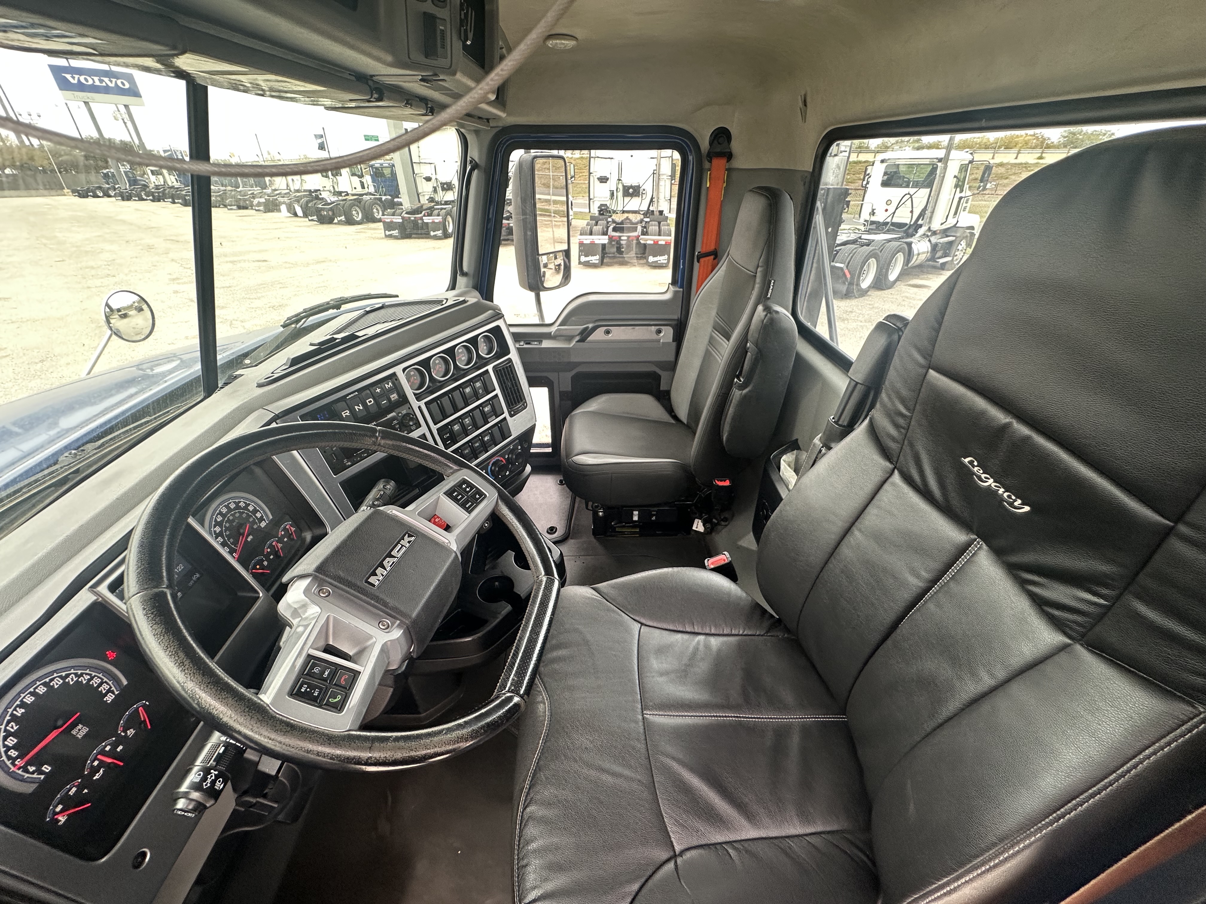 2024 Mack Granite - image 11