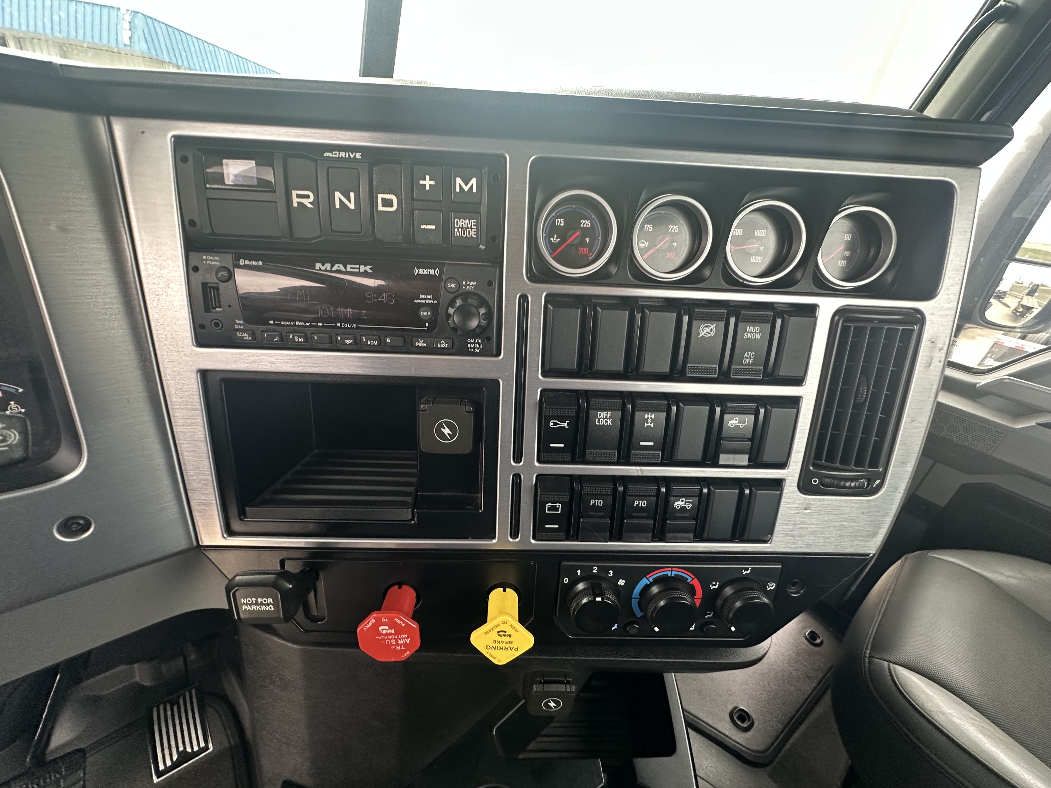 2024 Mack Granite - image 2