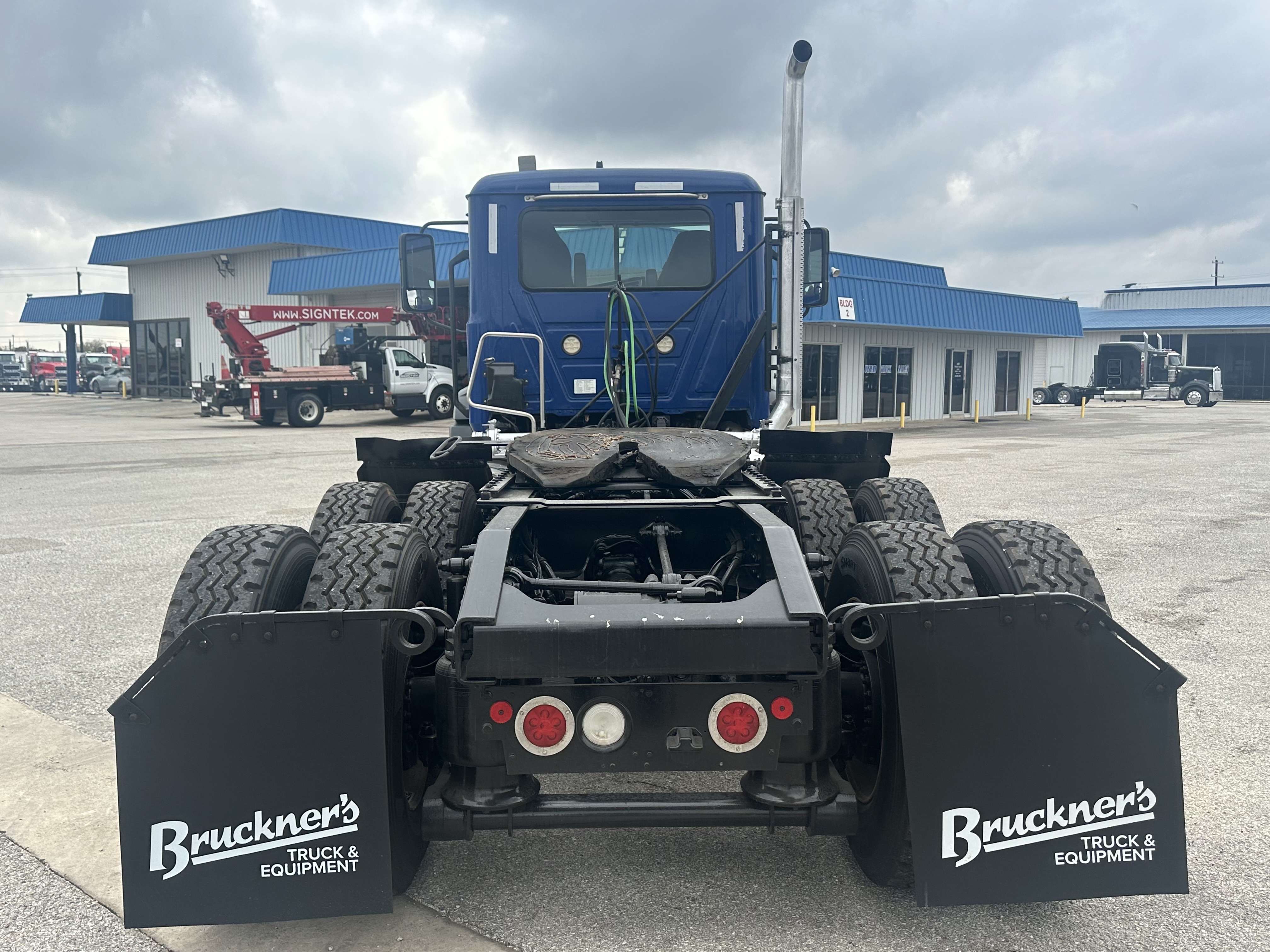 2024 Mack Granite - image 9