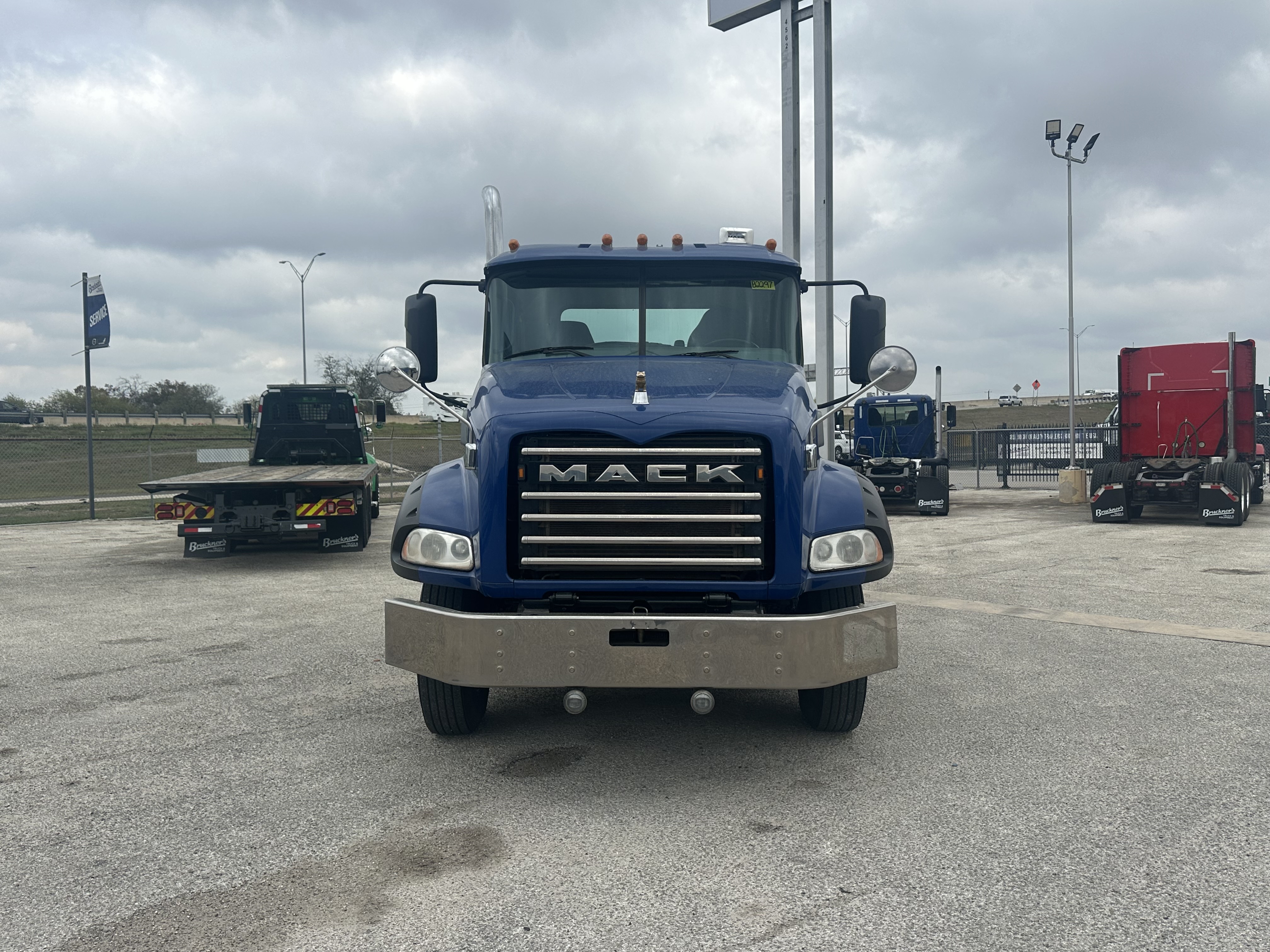 2024 Mack Granite - image 5