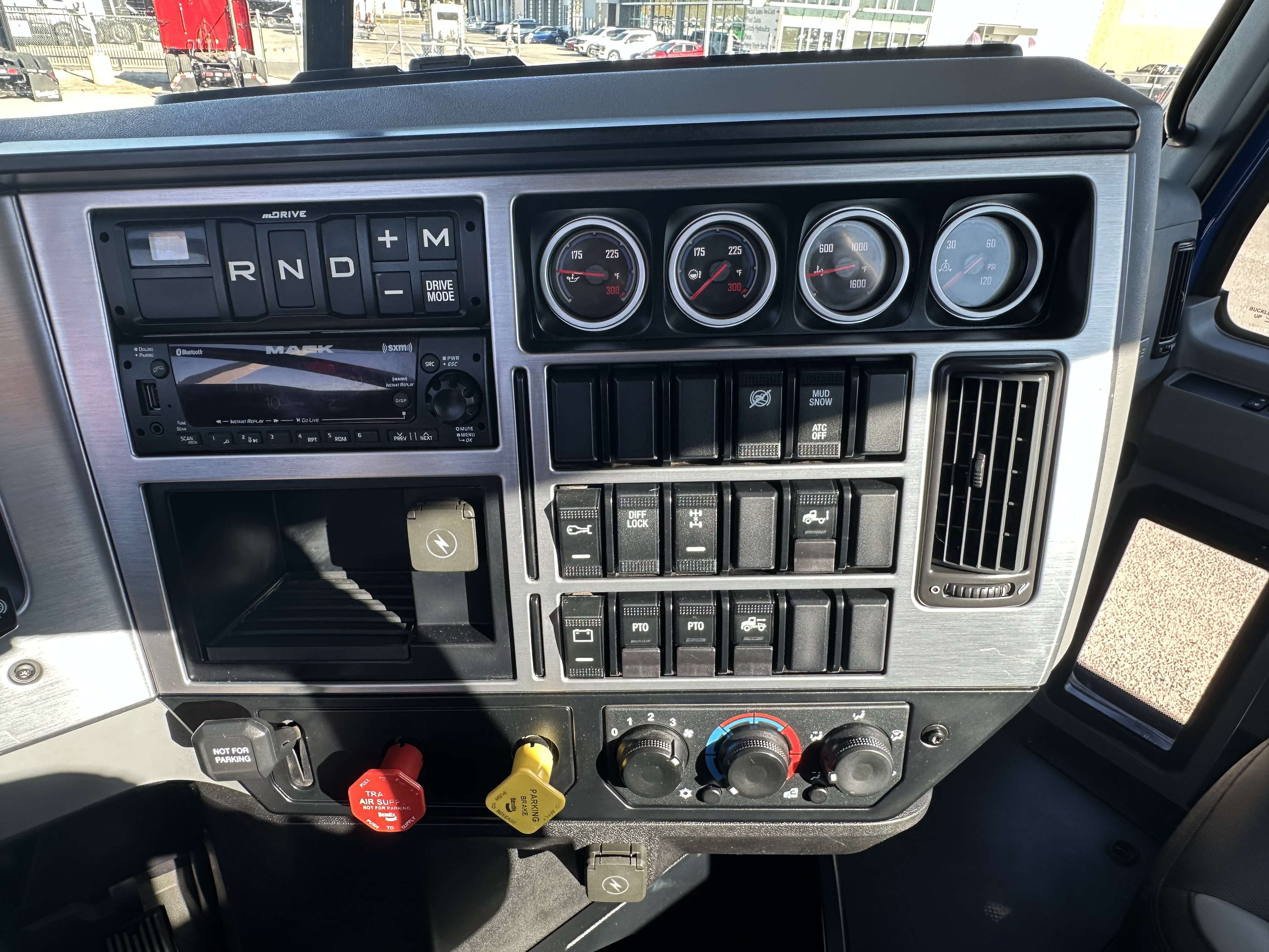 2024 Mack Granite - image 9