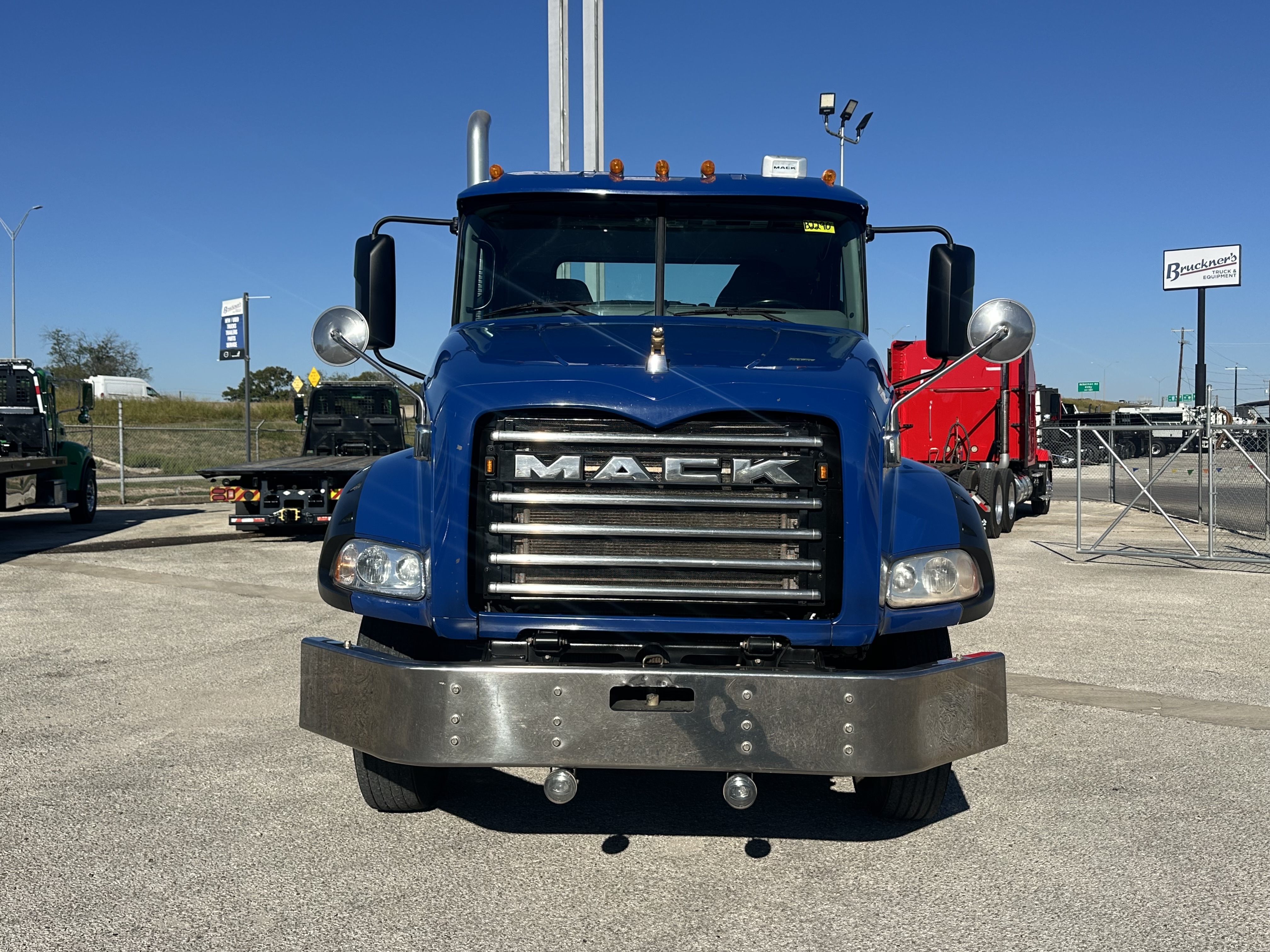 2024 Mack Granite - image 3