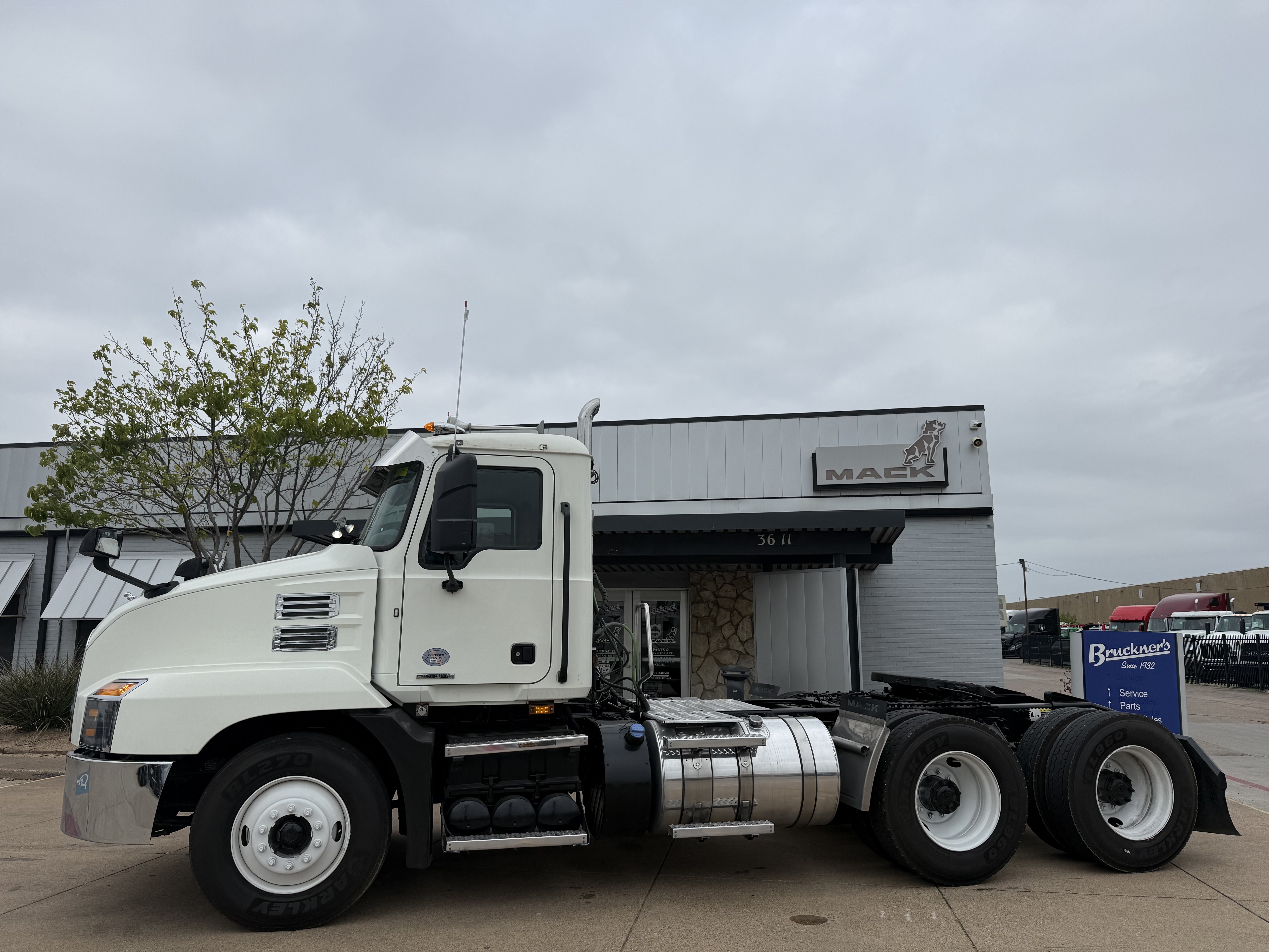 2021 Mack - image 2
