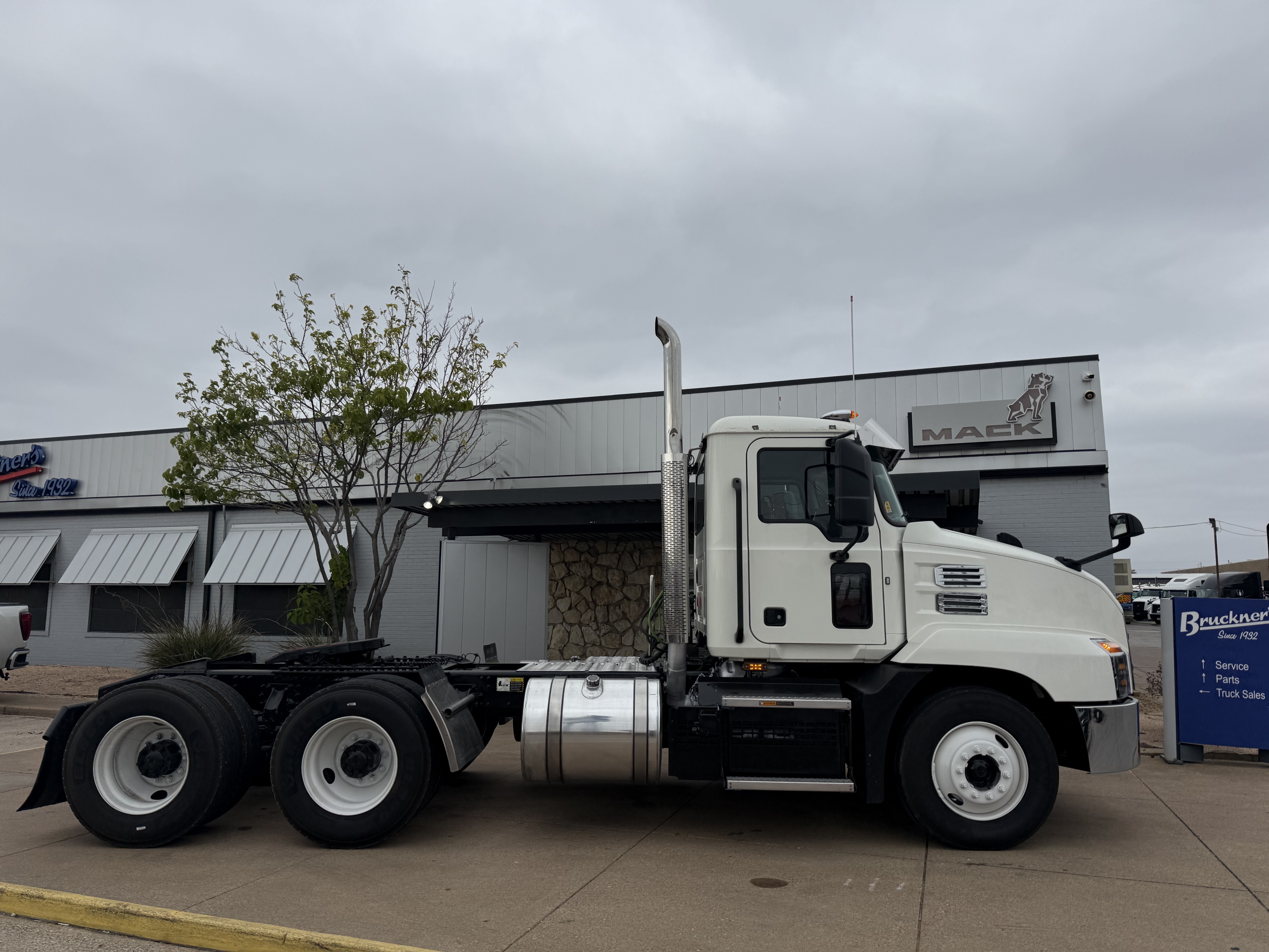 2021 Mack - image 4