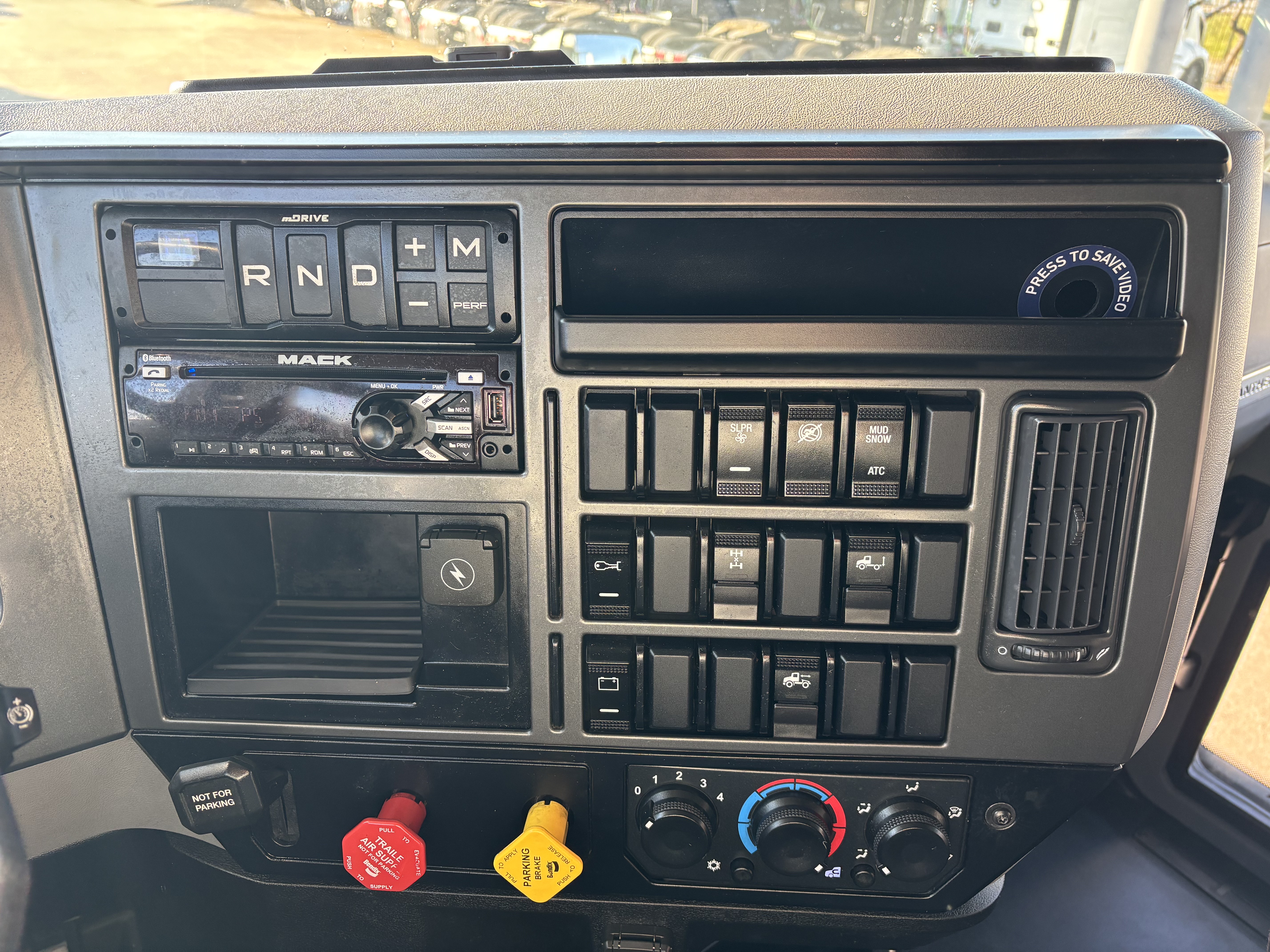 2020 Mack - image 31