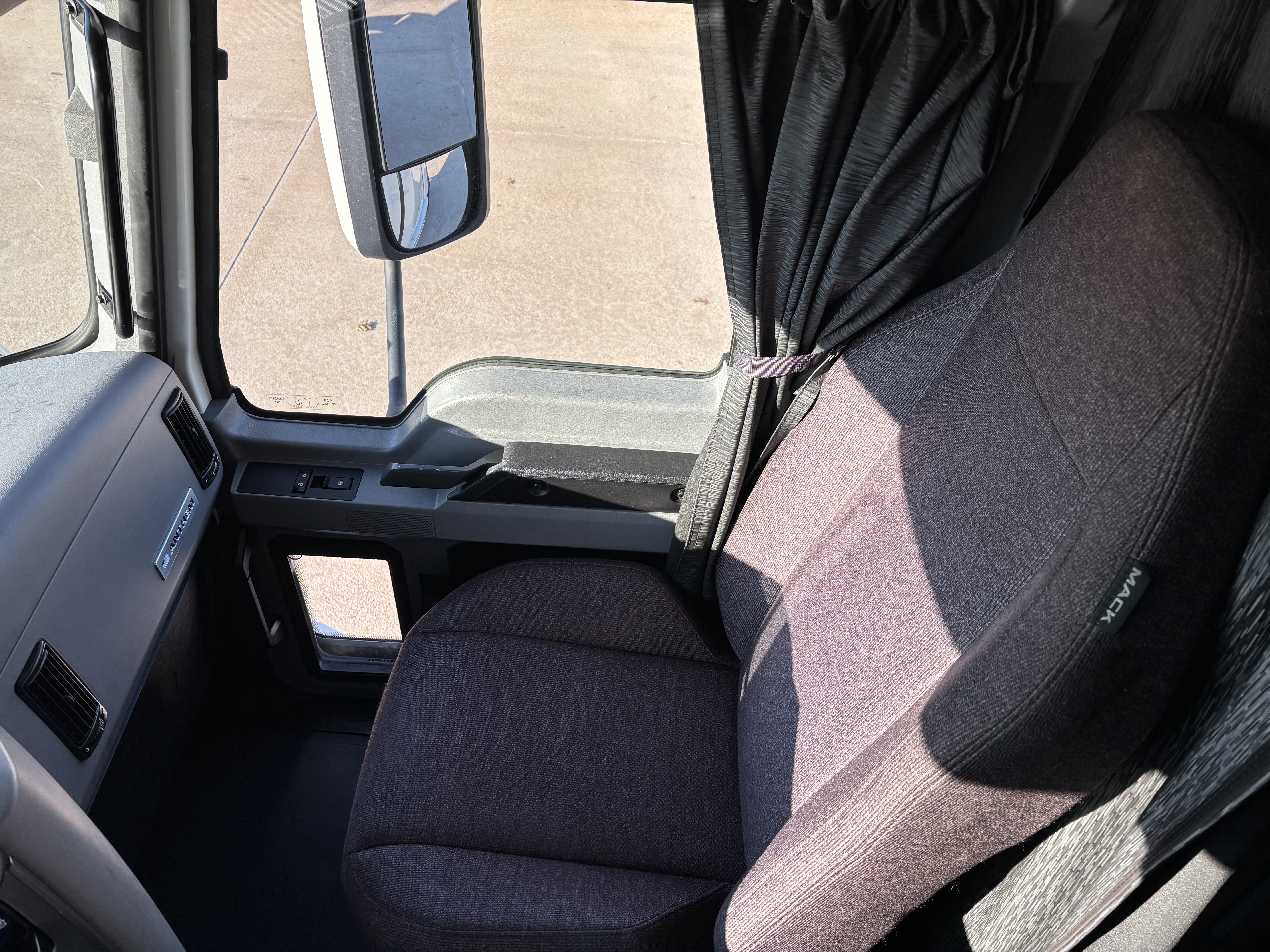 2020 Mack - image 23