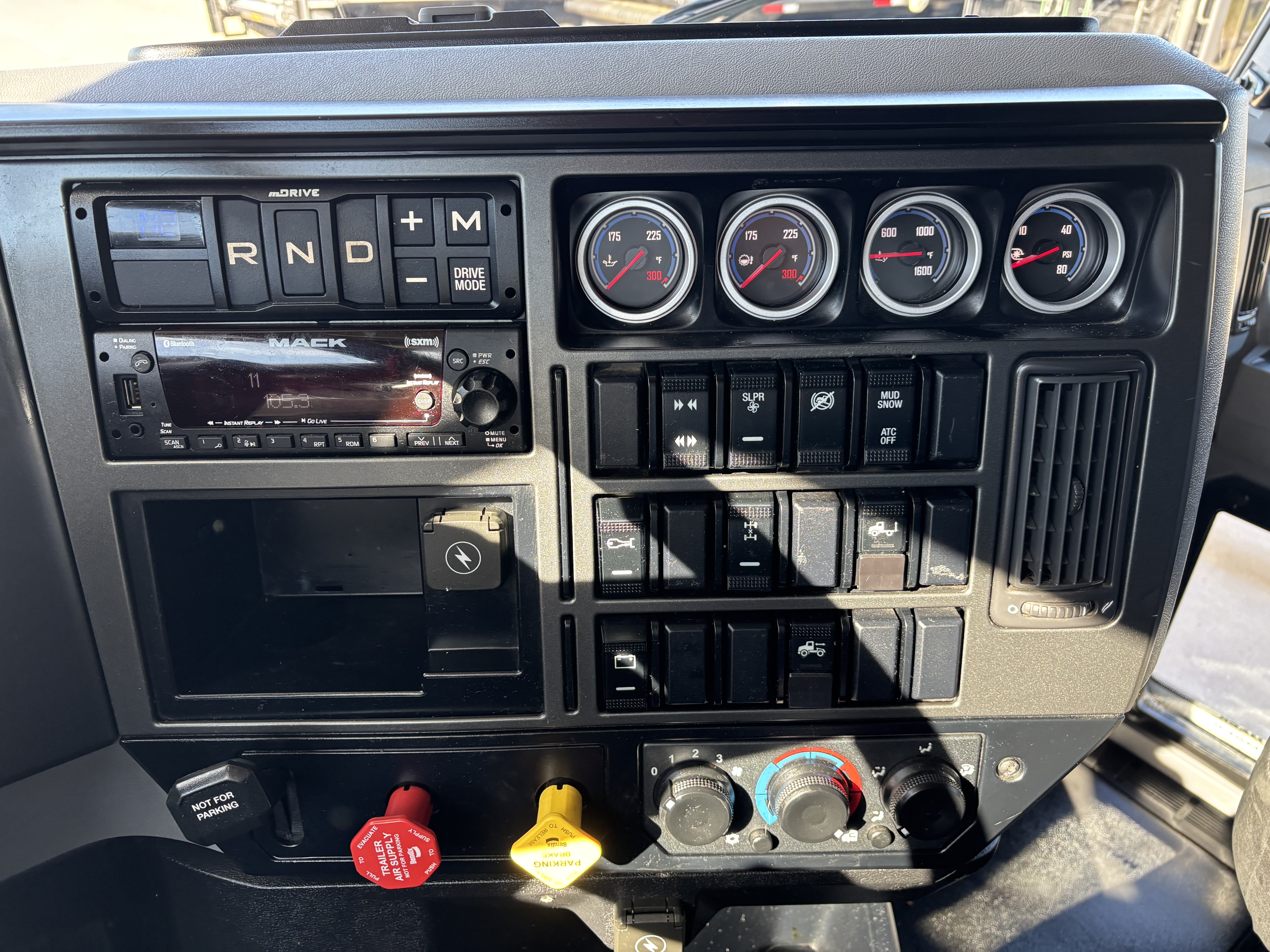 2022 Mack - image 30