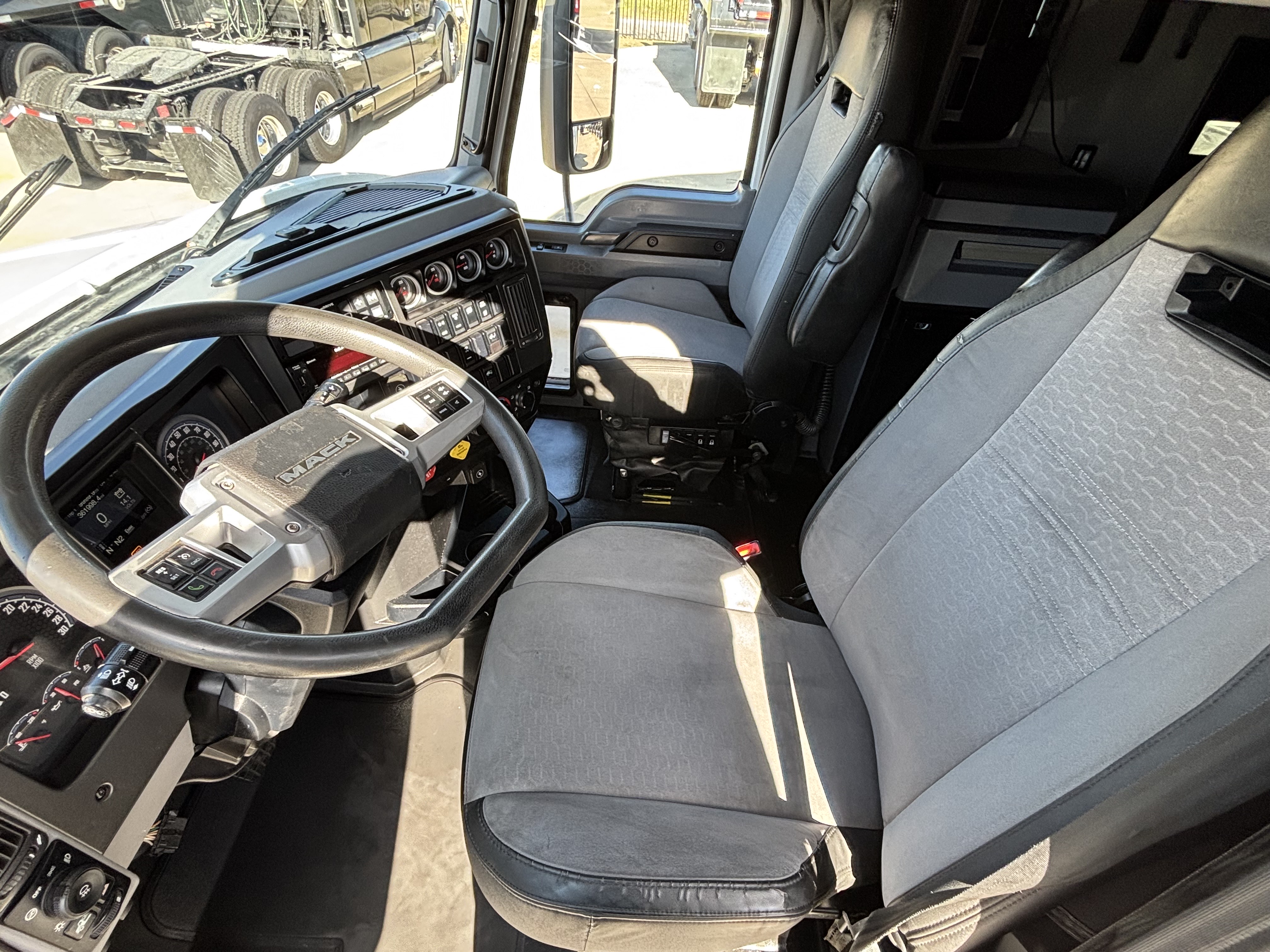 2022 Mack - image 21