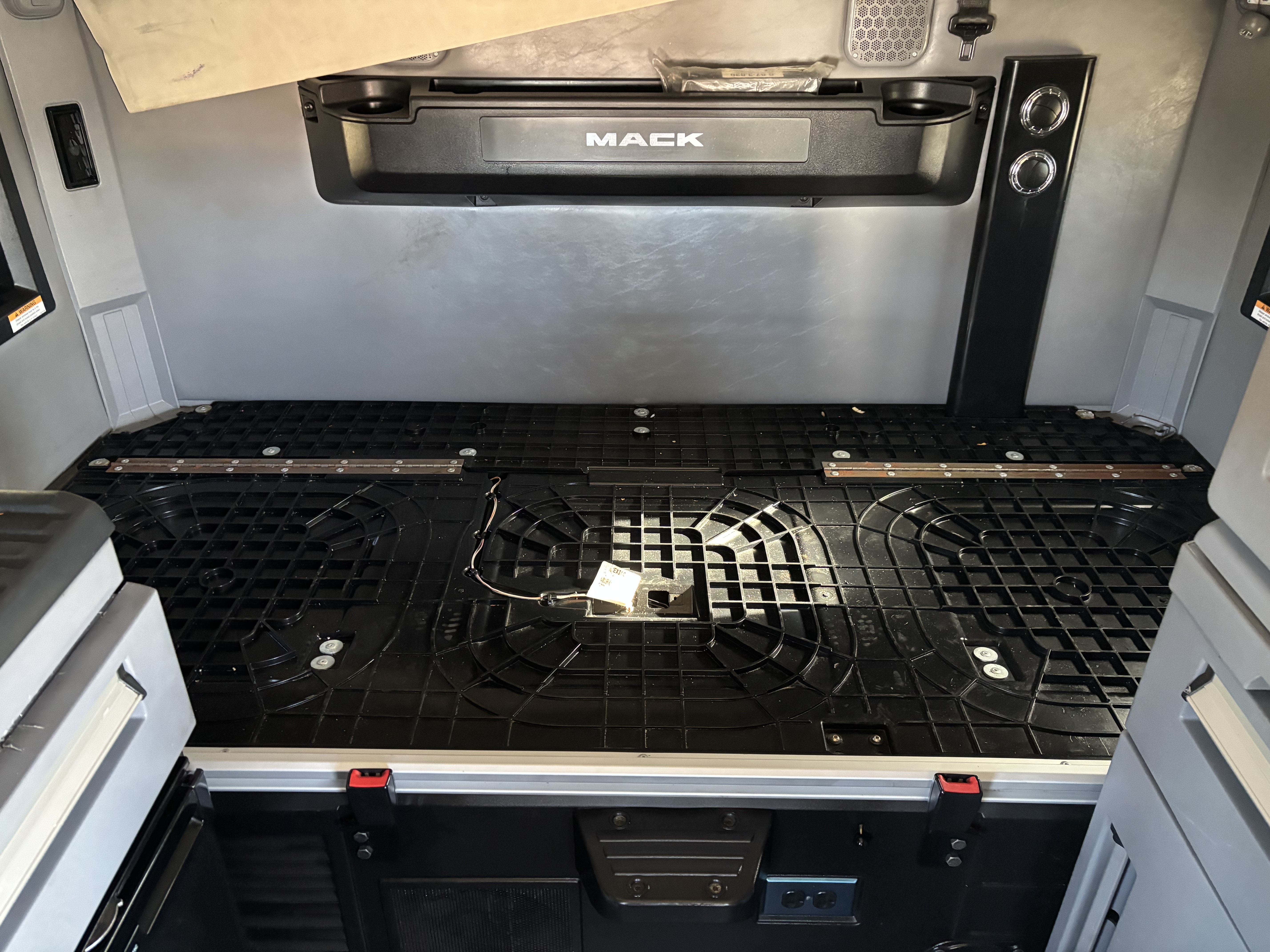 2022 Mack - image 24