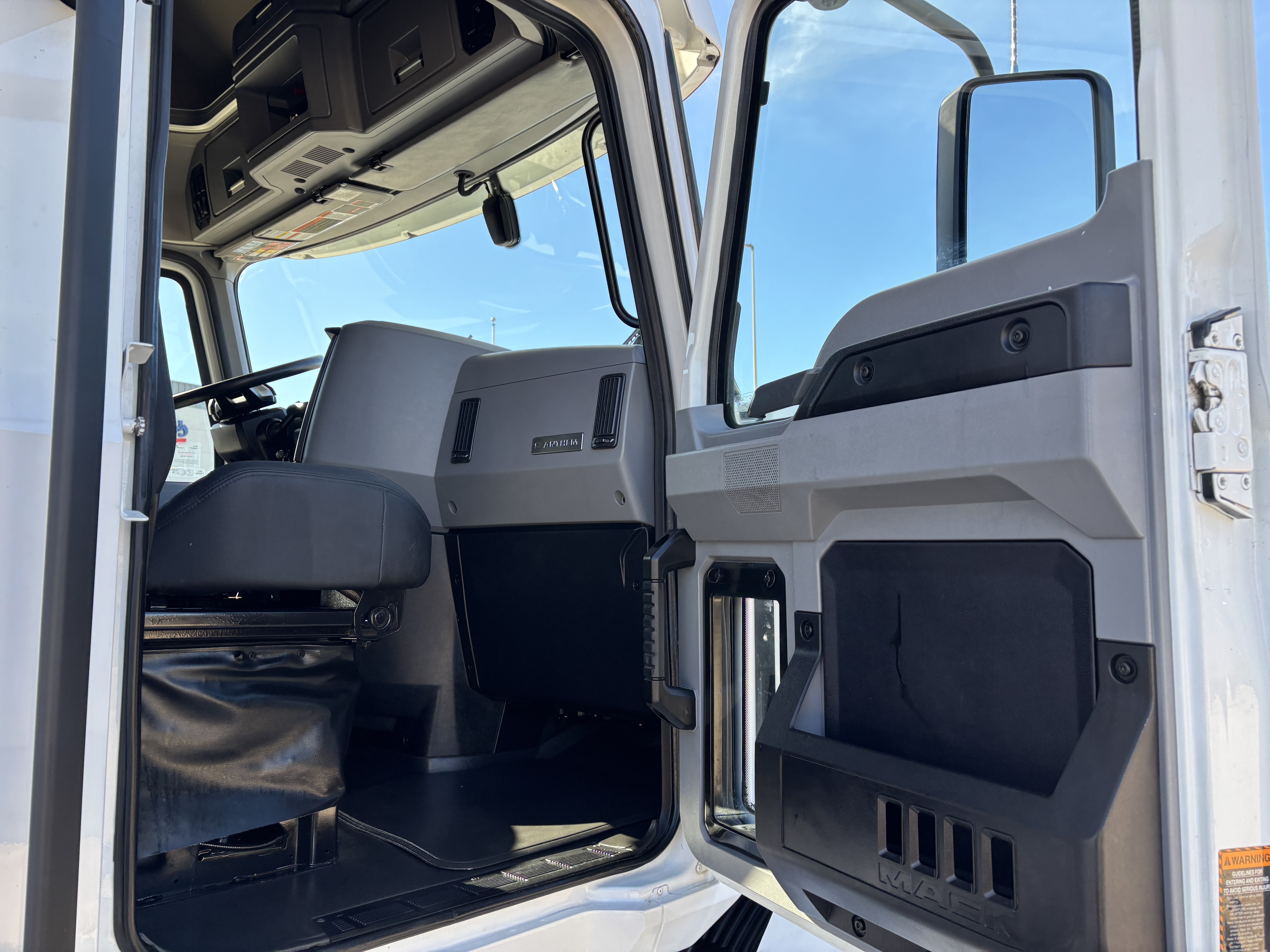 2022 Mack - image 18