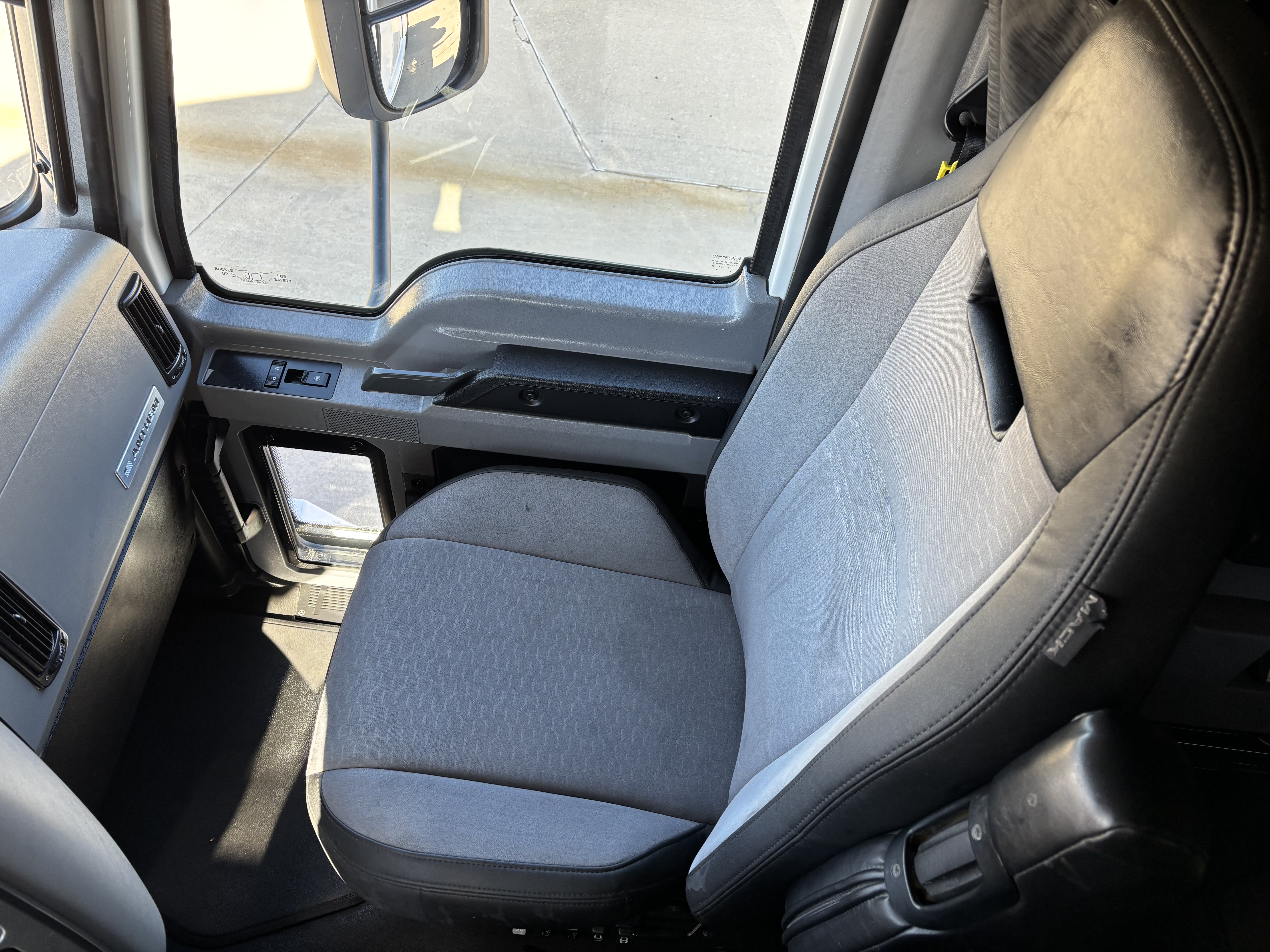 2022 Mack - image 23