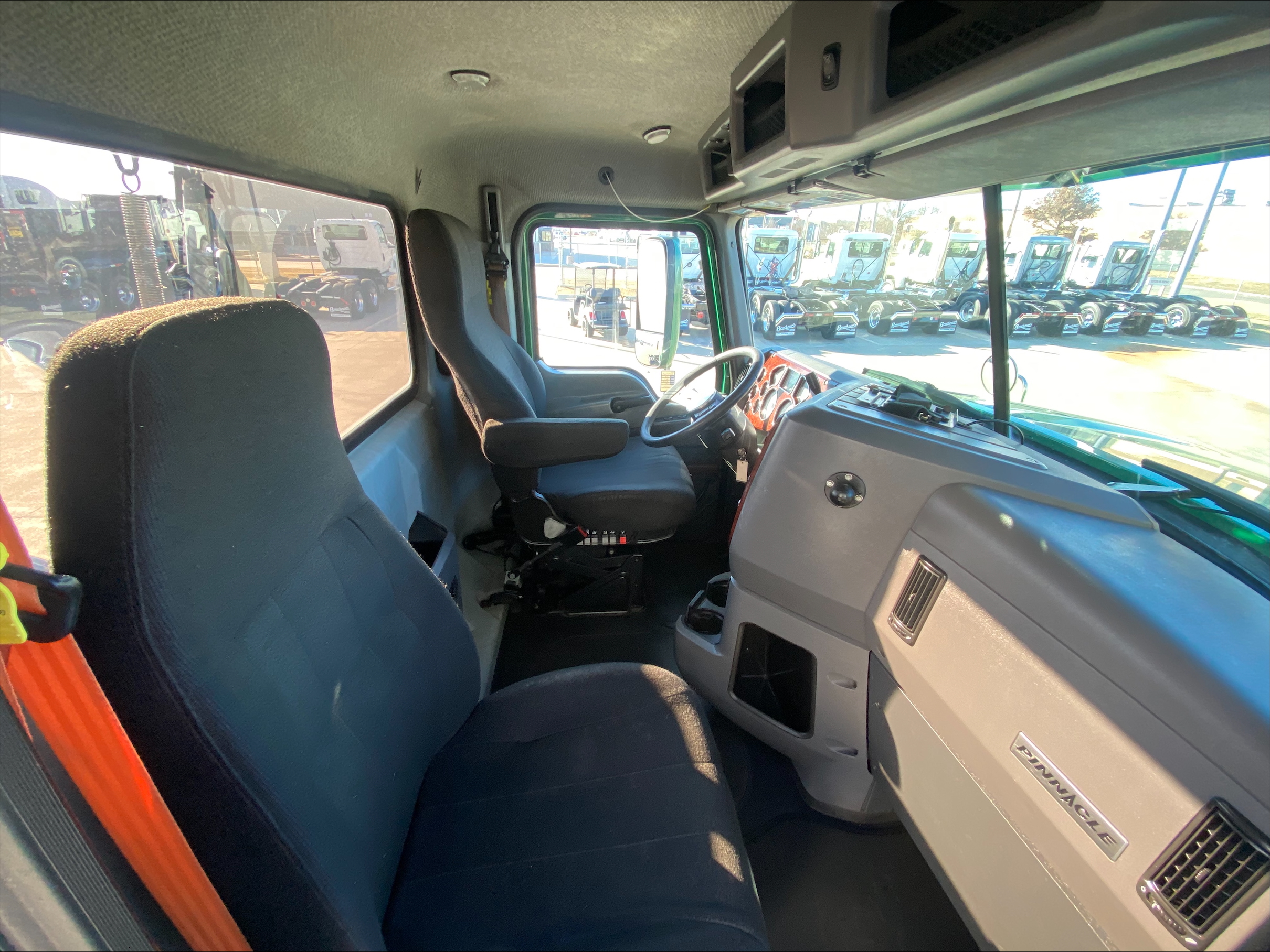 2018 Mack - image 16