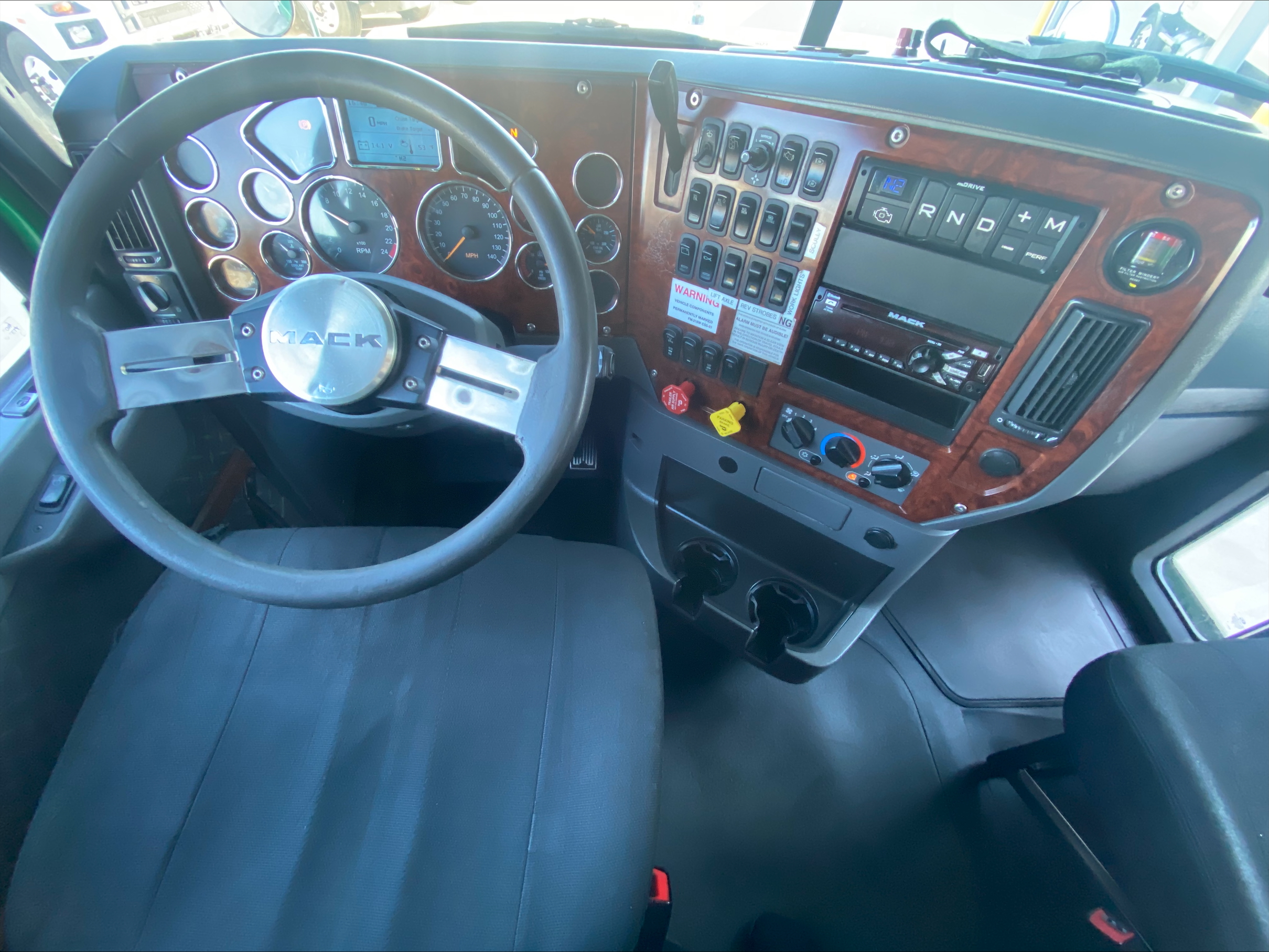 2018 Mack - image 21