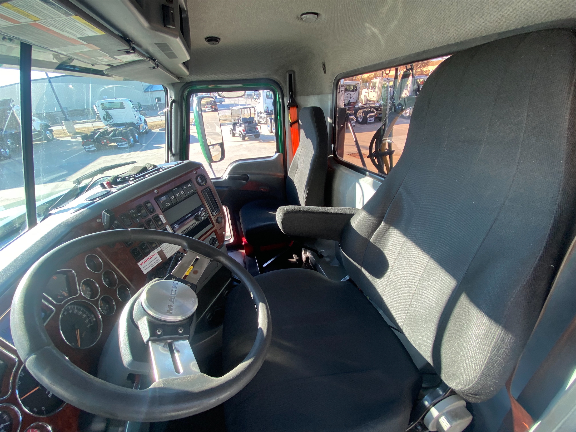 2018 Mack - image 13