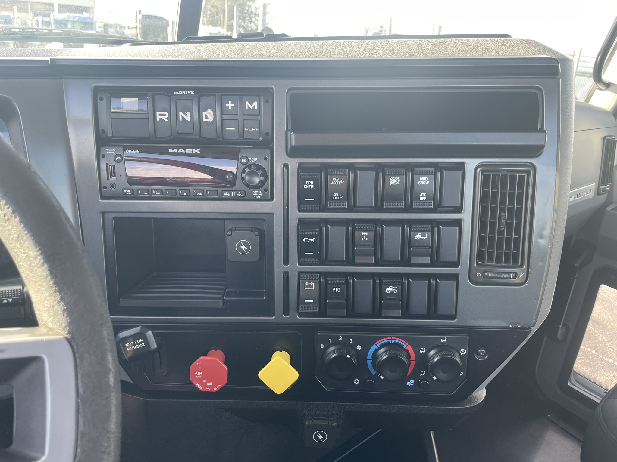 2020 Mack - image 26