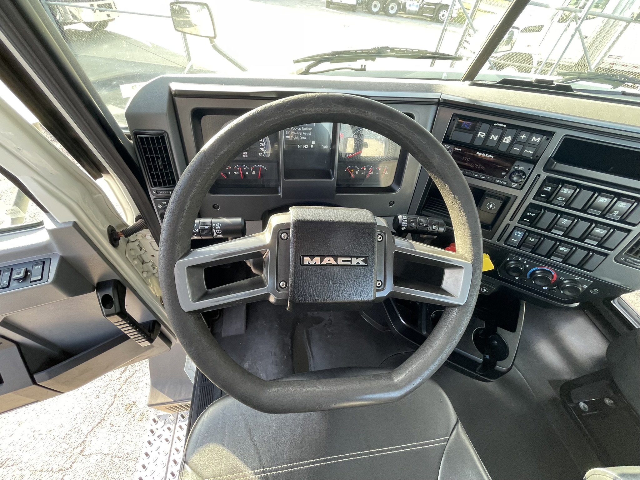 2020 Mack - image 24