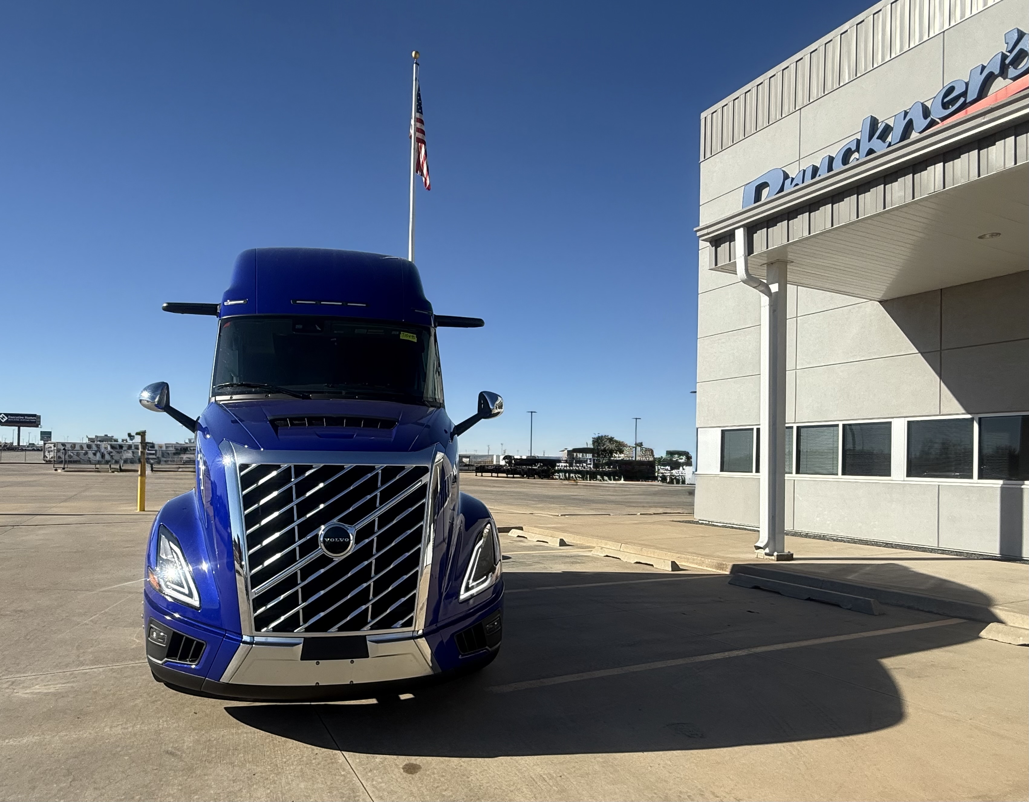 2026 Volvo - image 9