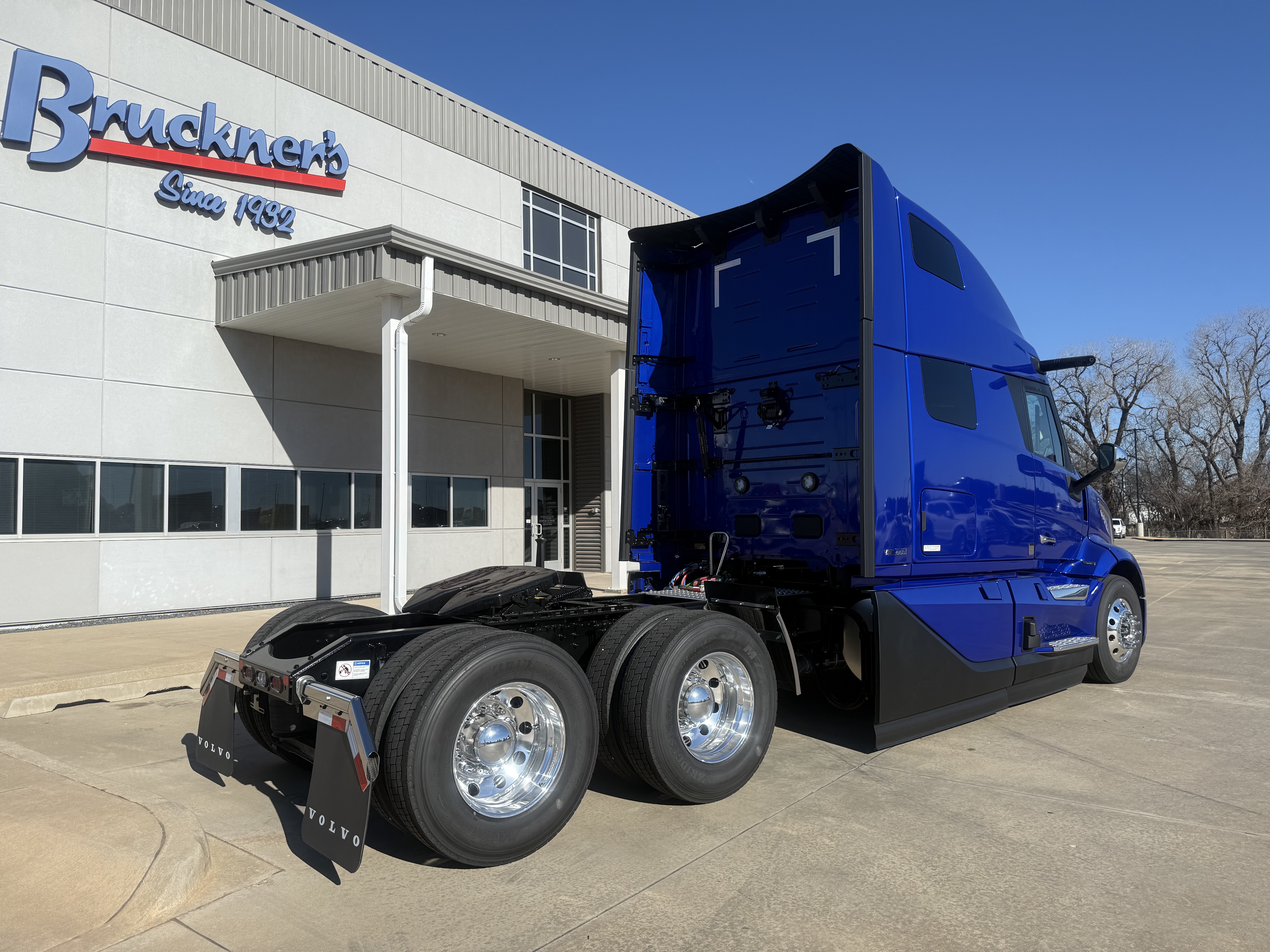 2026 Volvo - image 6