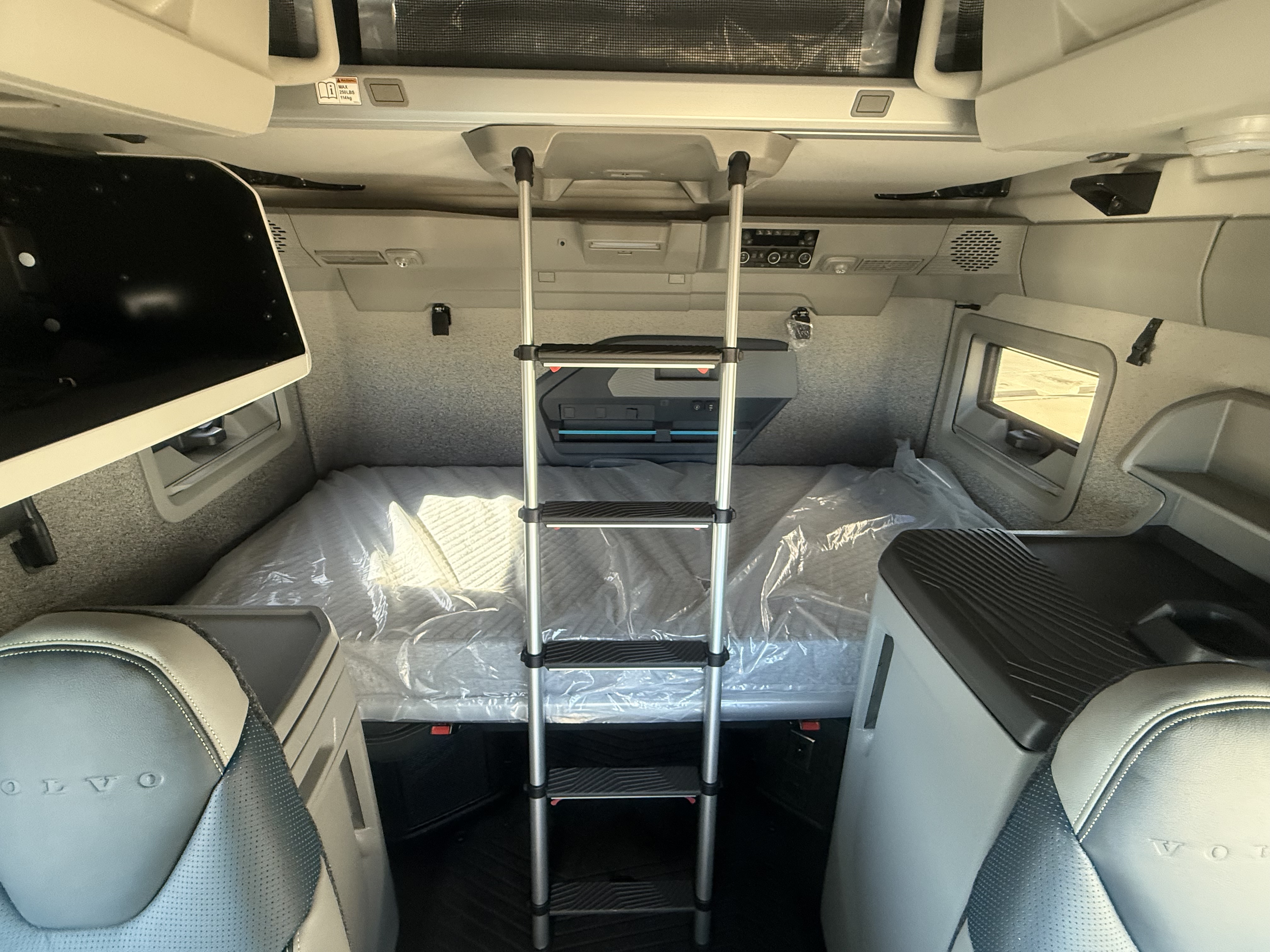 2026 Volvo - image 17