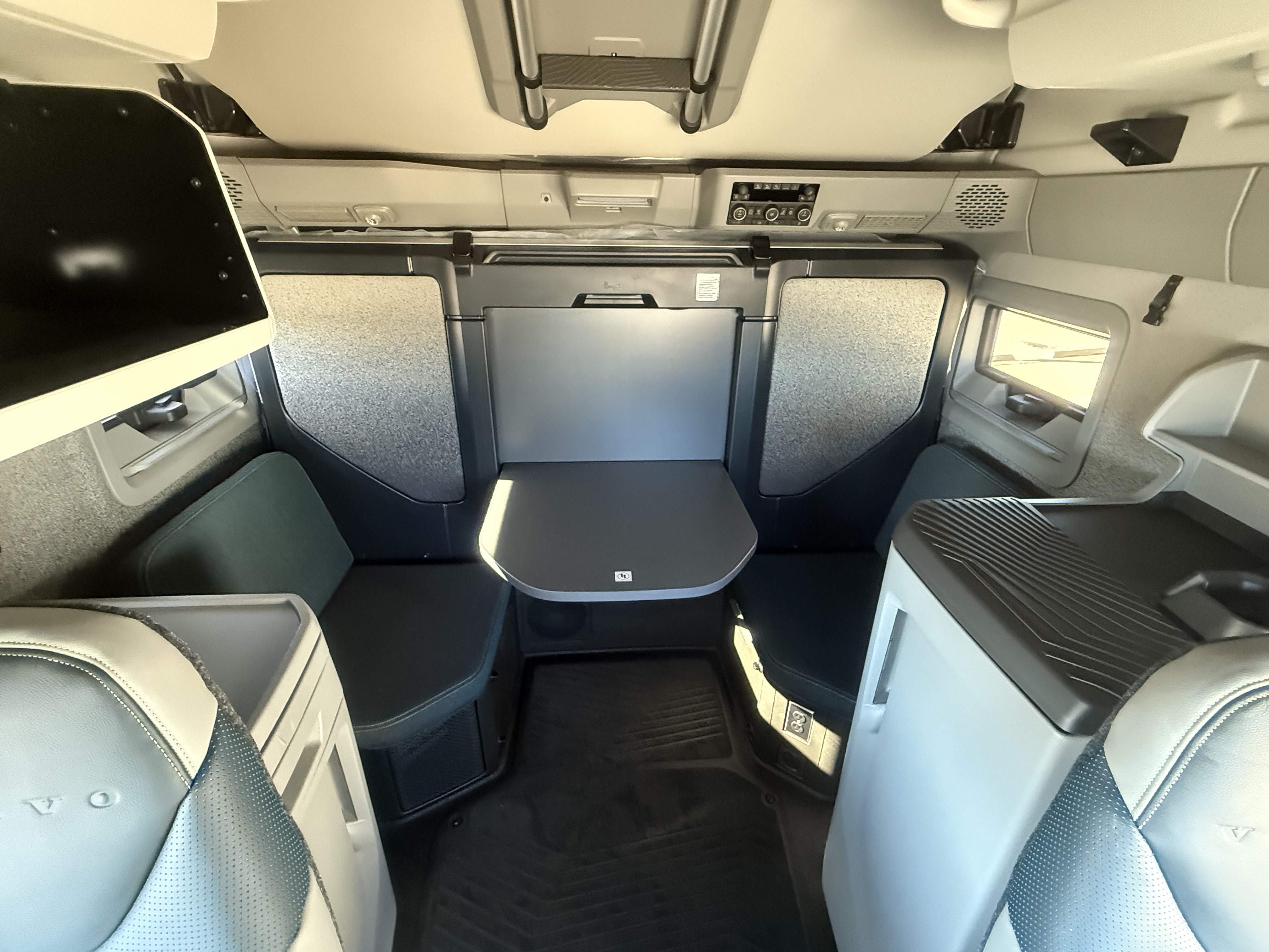 2026 Volvo - image 14