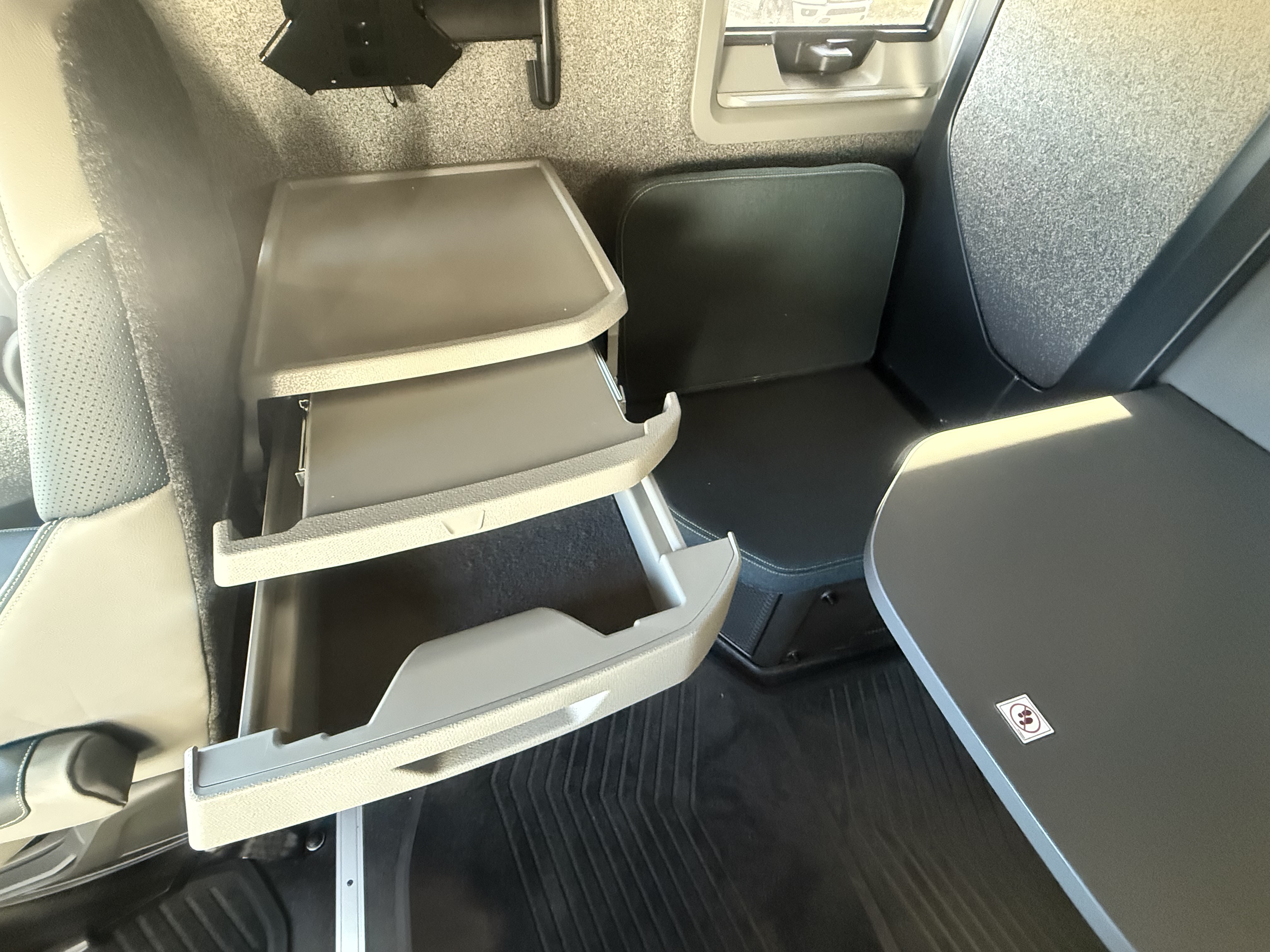 2026 Volvo - image 15