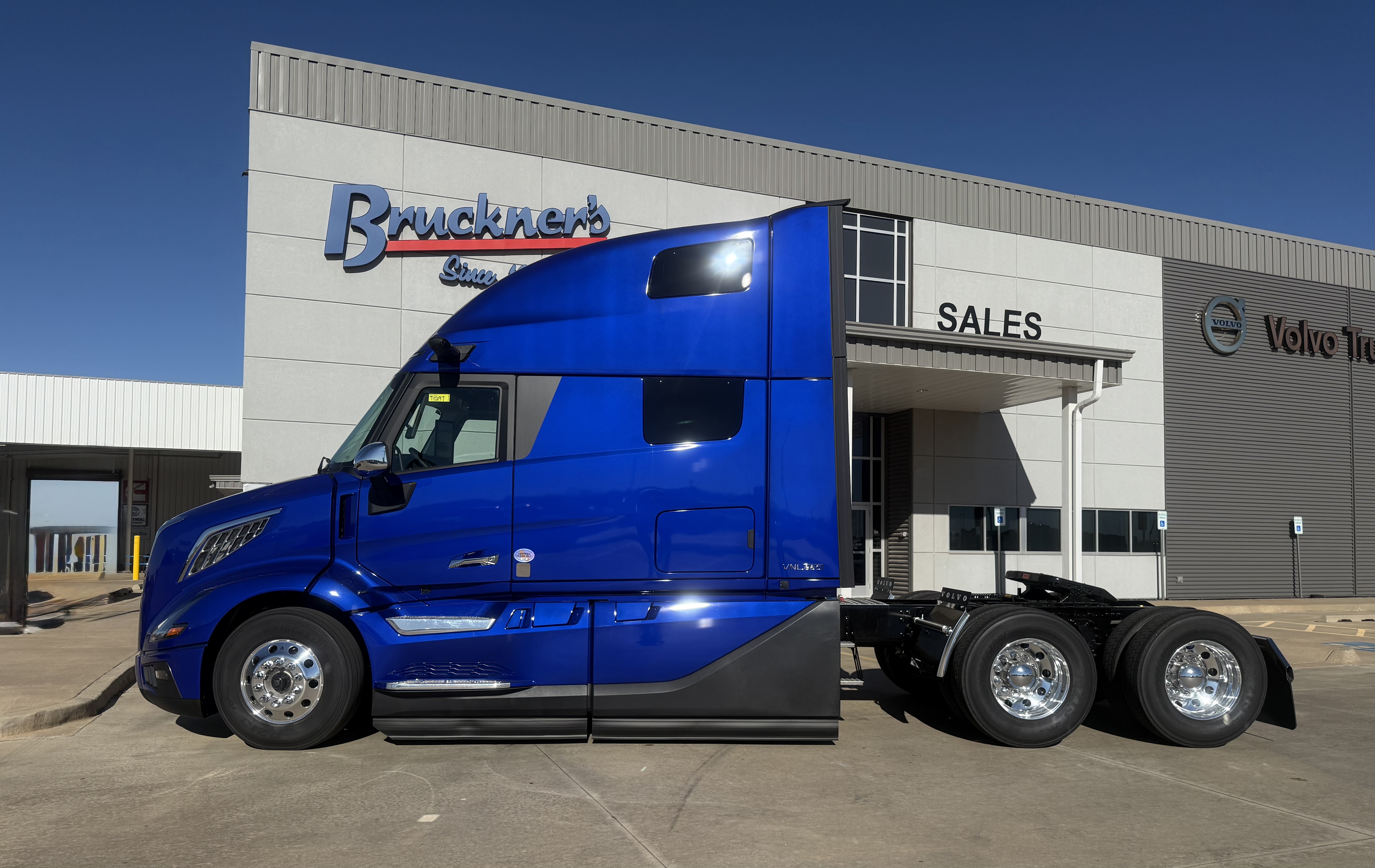 2026 Volvo - image 3