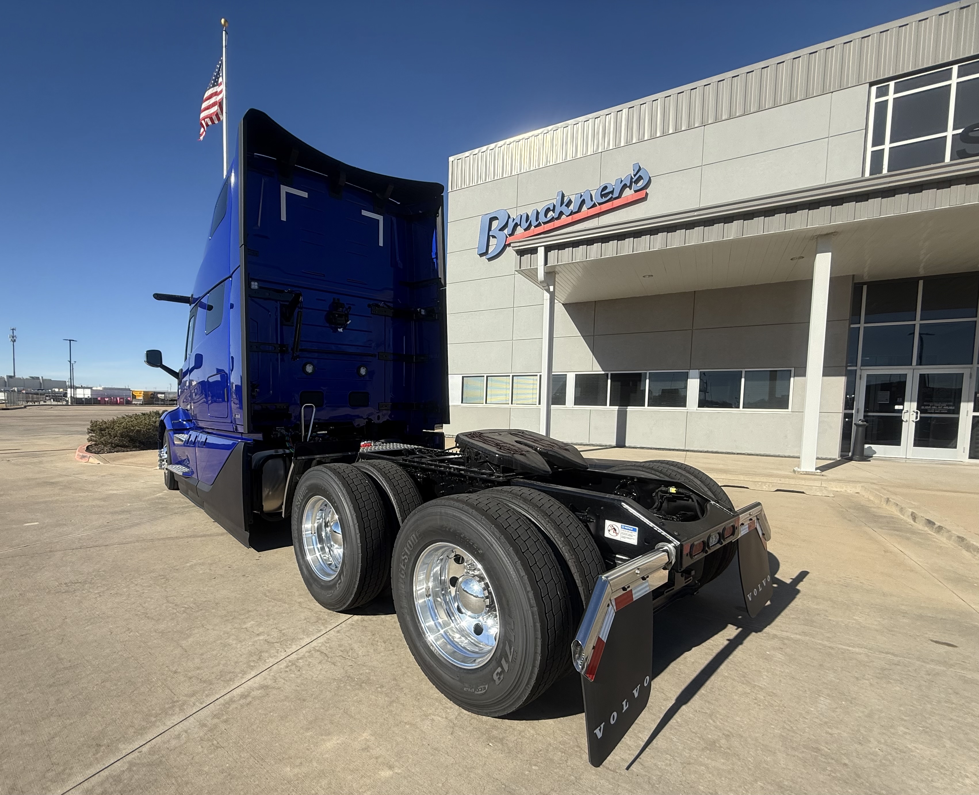 2026 Volvo - image 4