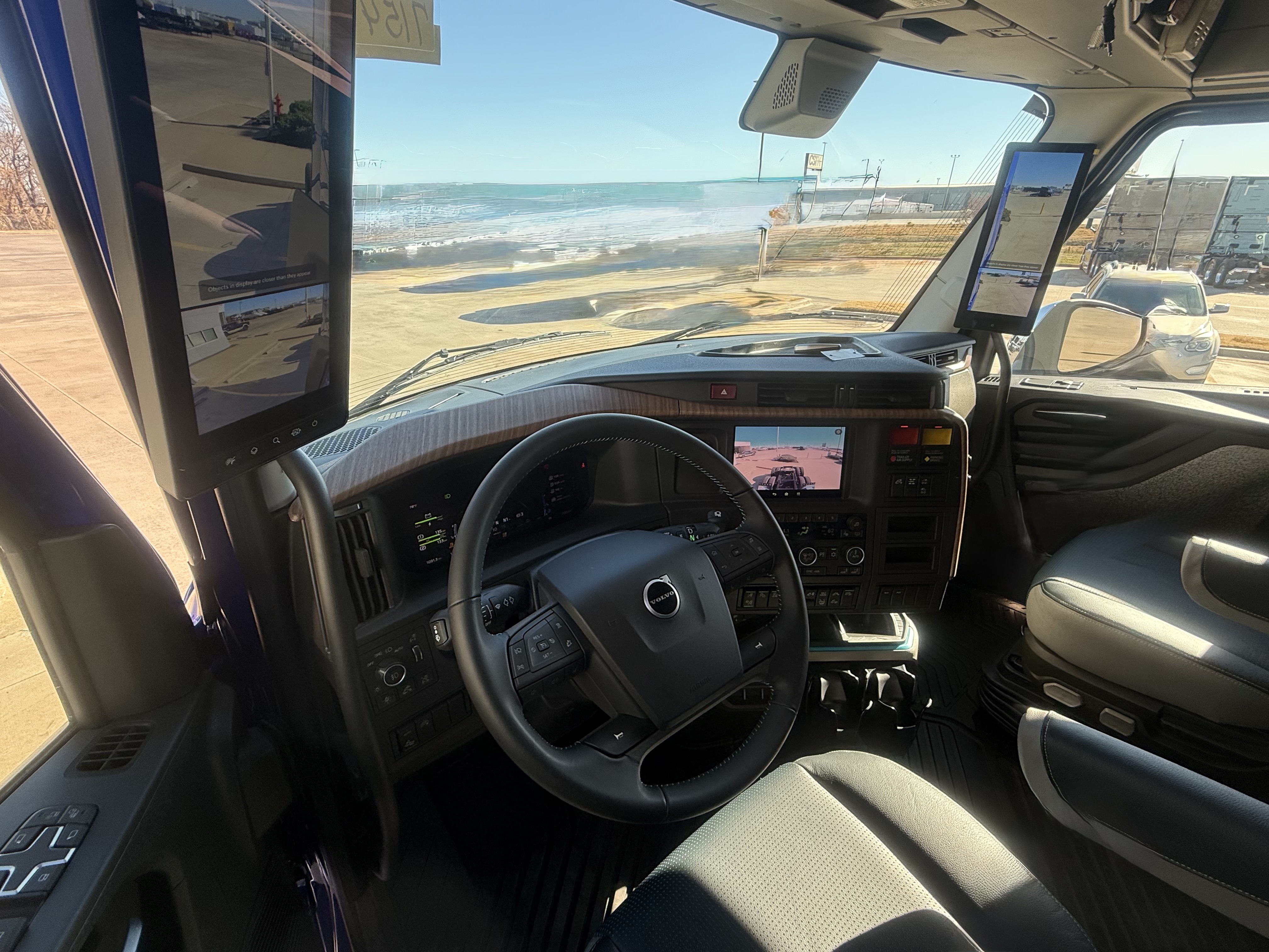 2026 Volvo - image 11