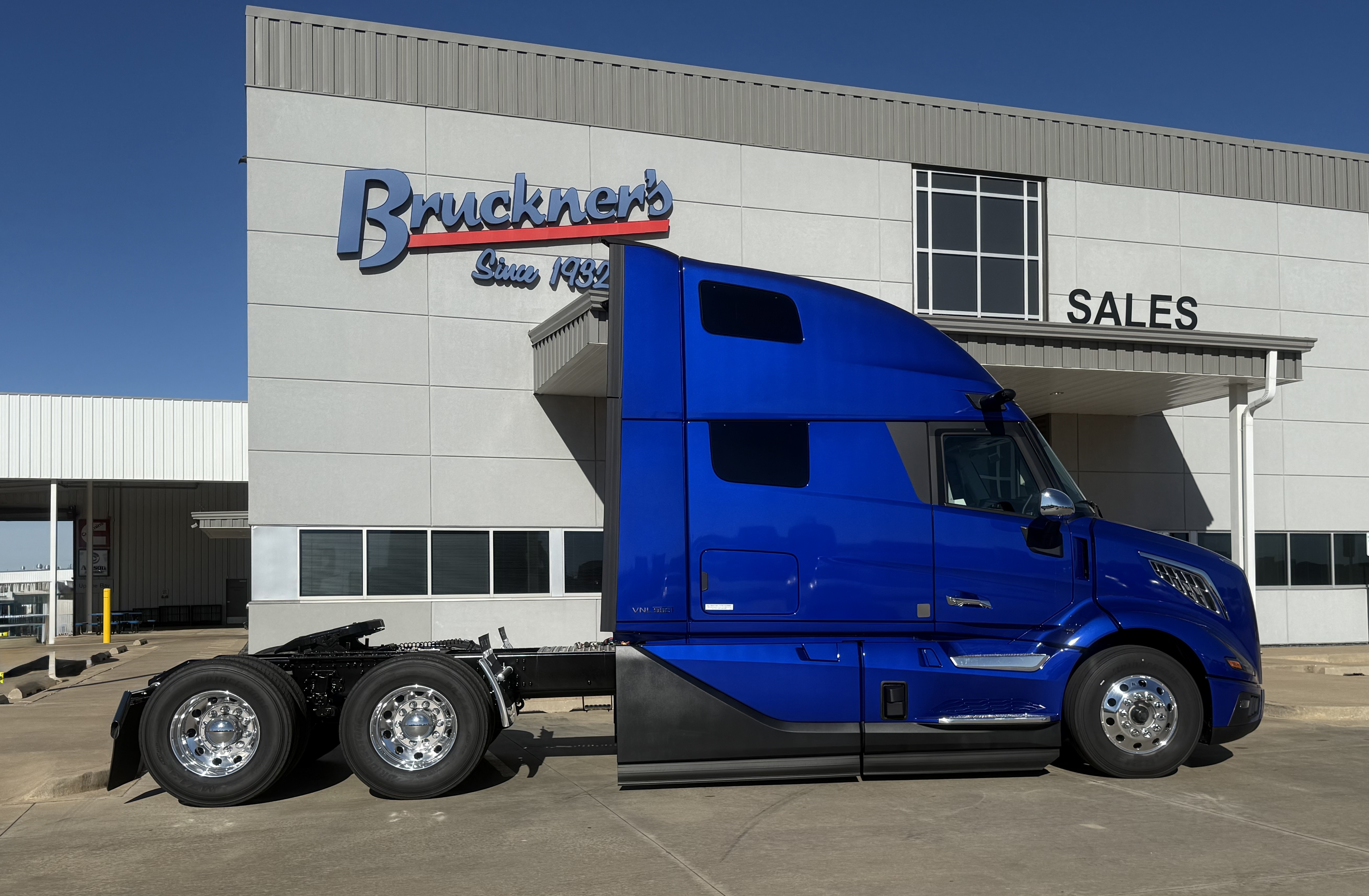 2026 Volvo - image 7