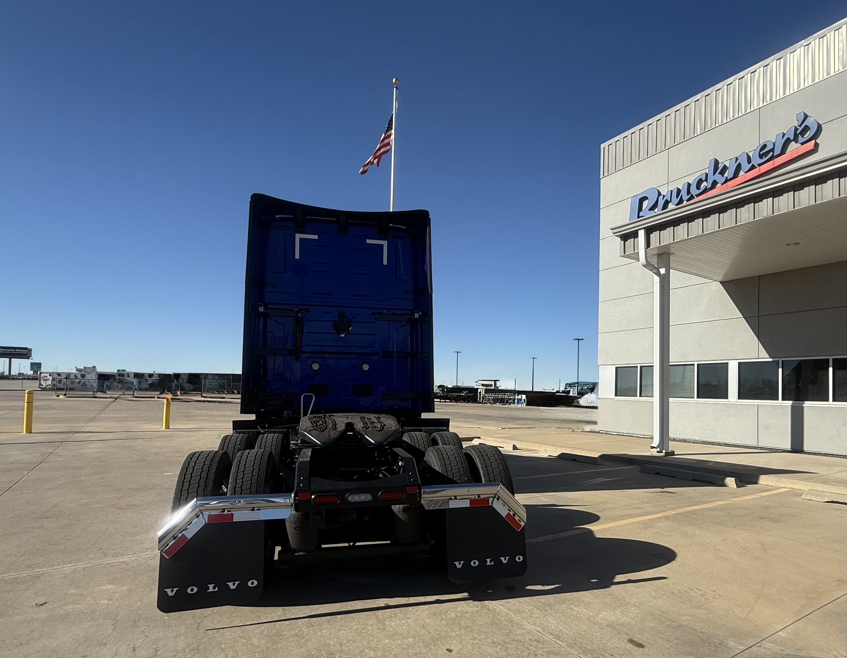 2026 Volvo - image 5