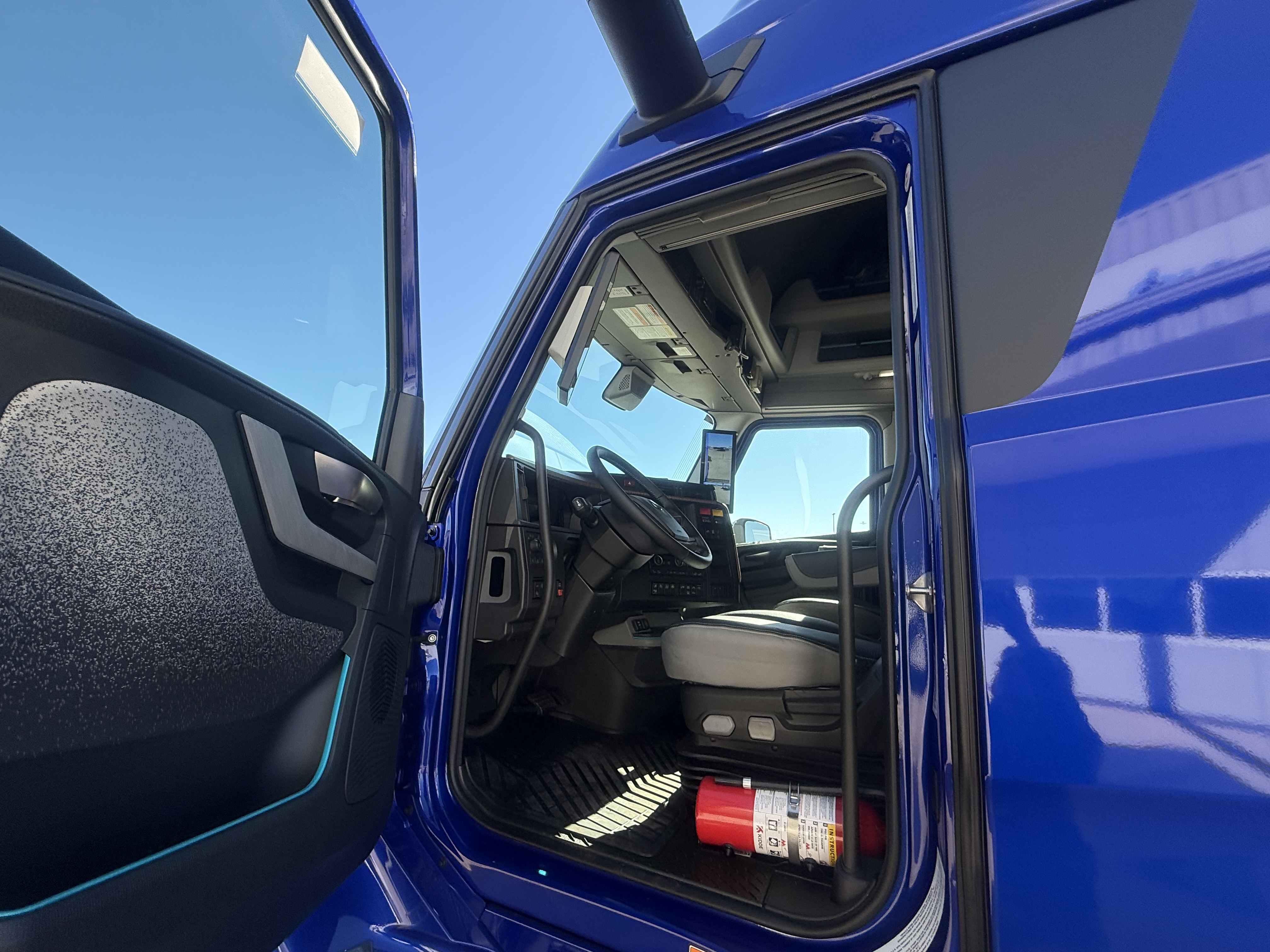 2026 Volvo - image 10