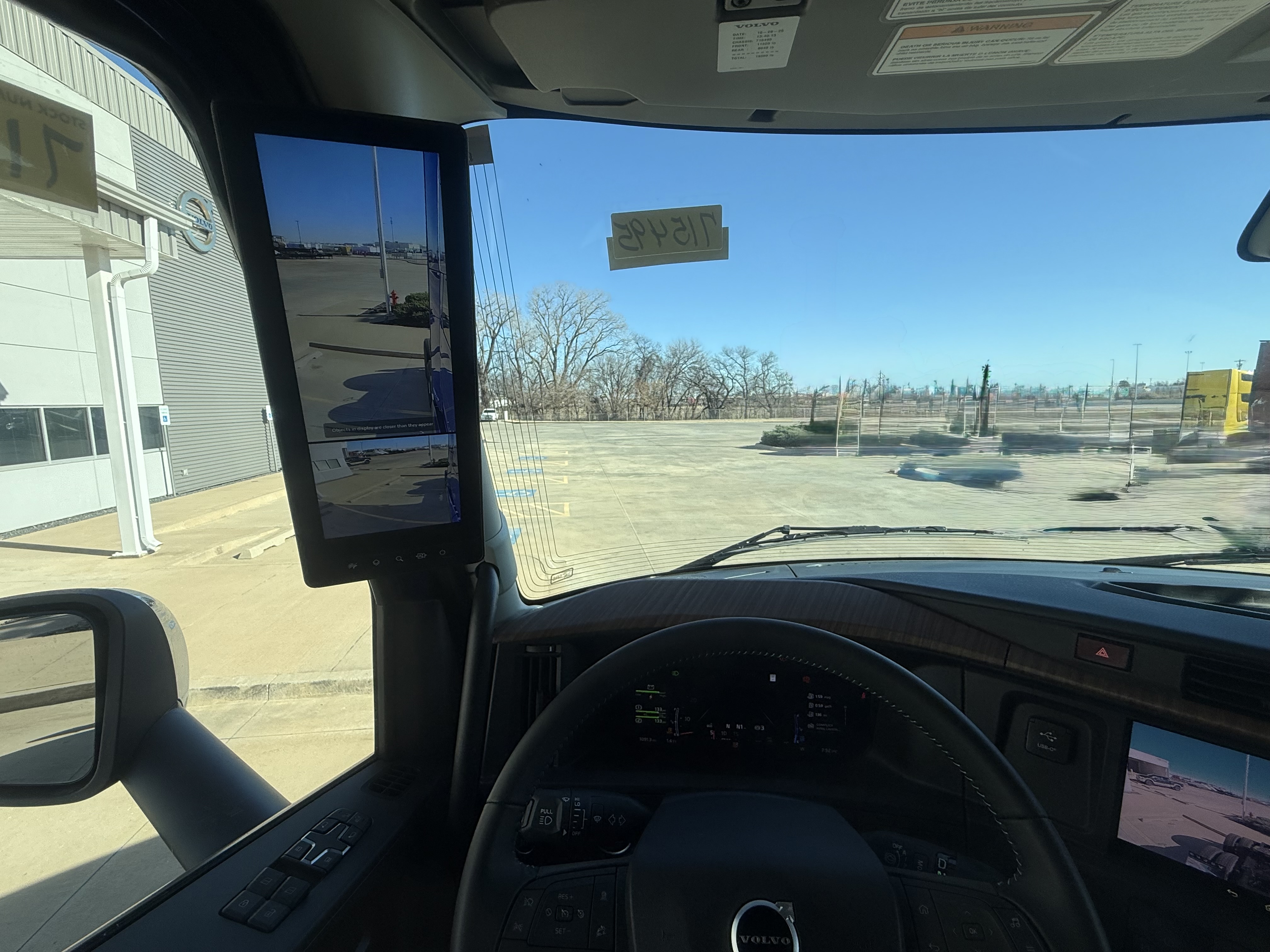 2026 Volvo - image 12