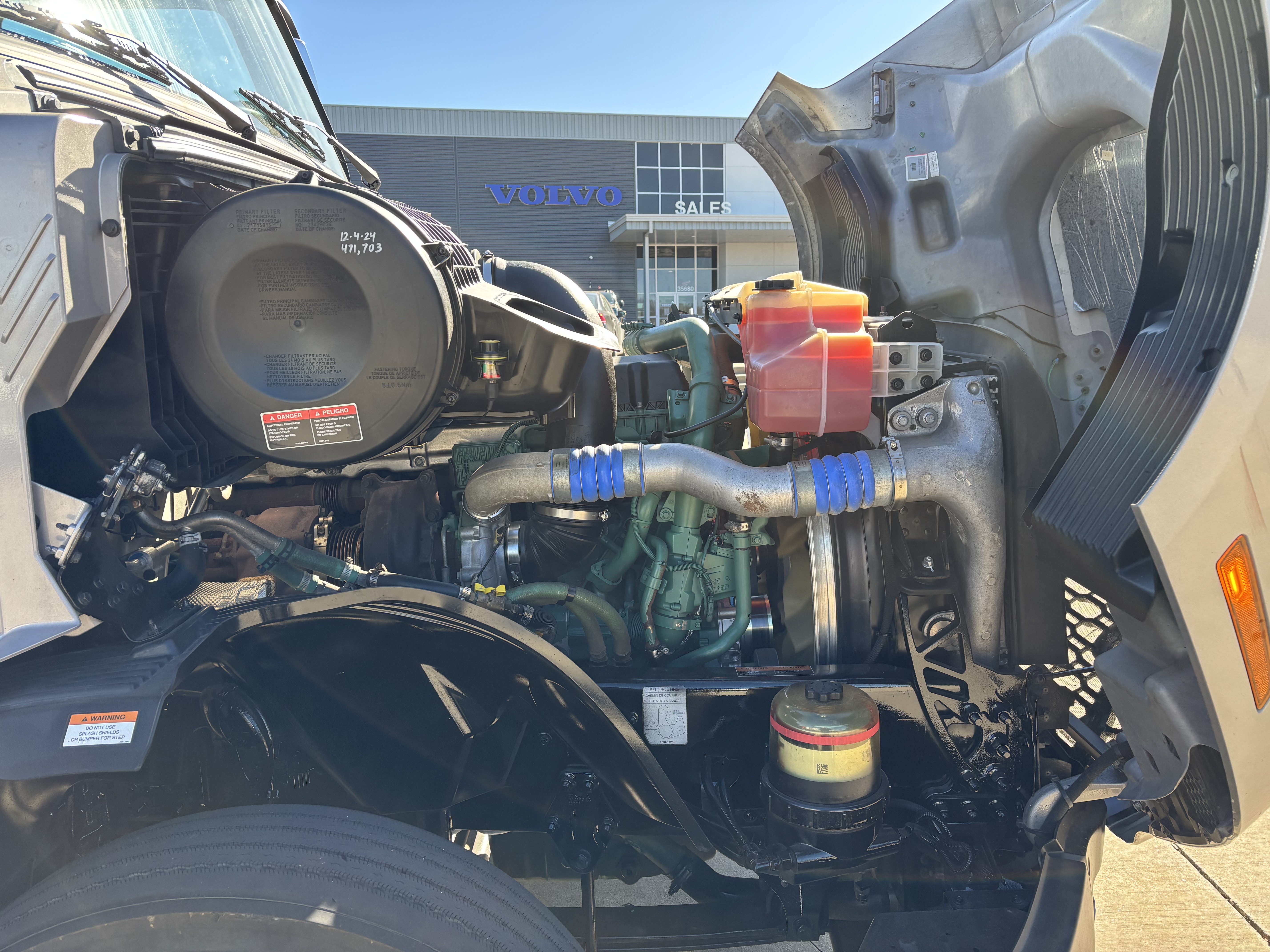 2022 Volvo - image 11