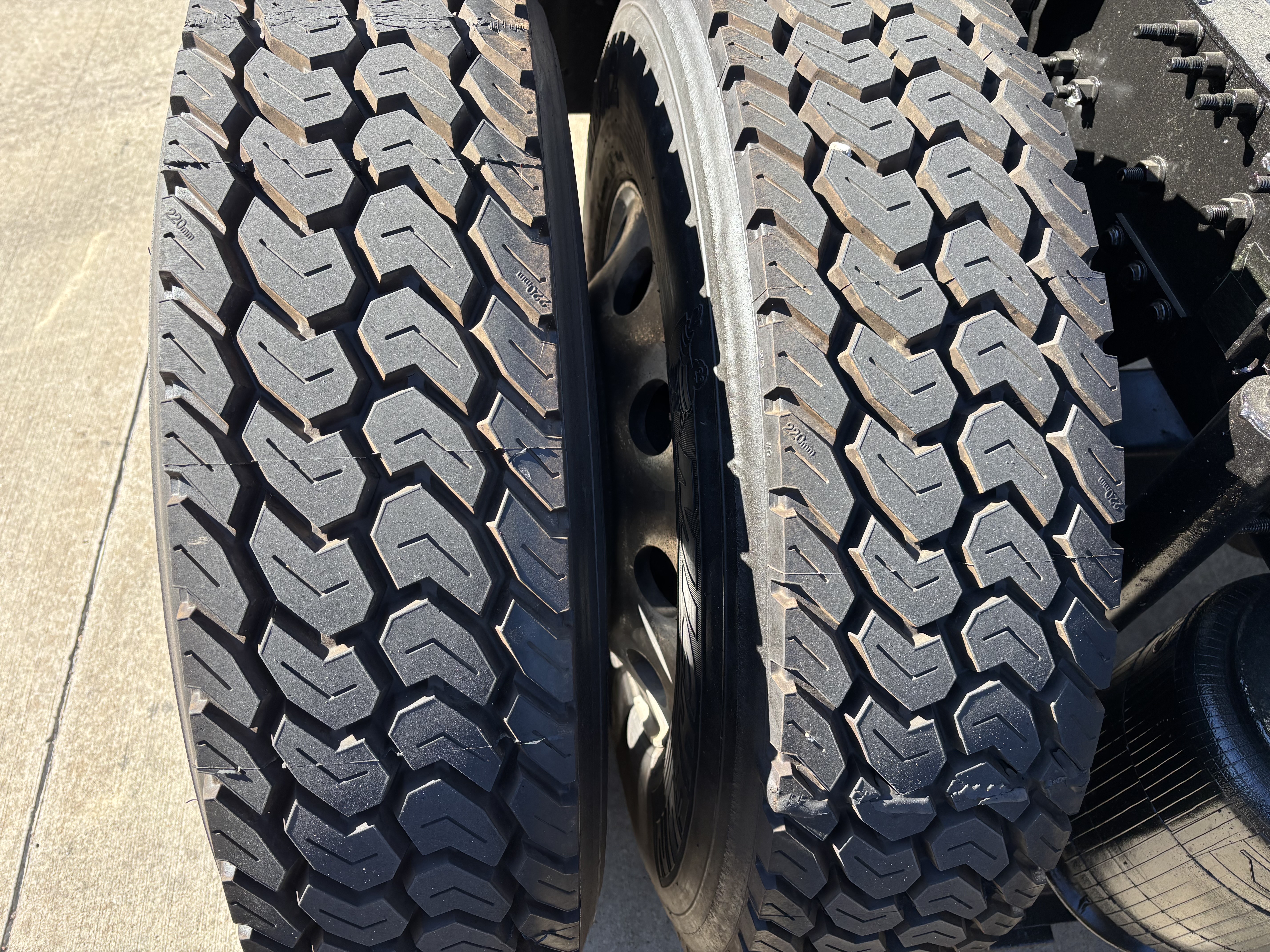 2022 Volvo - image 16