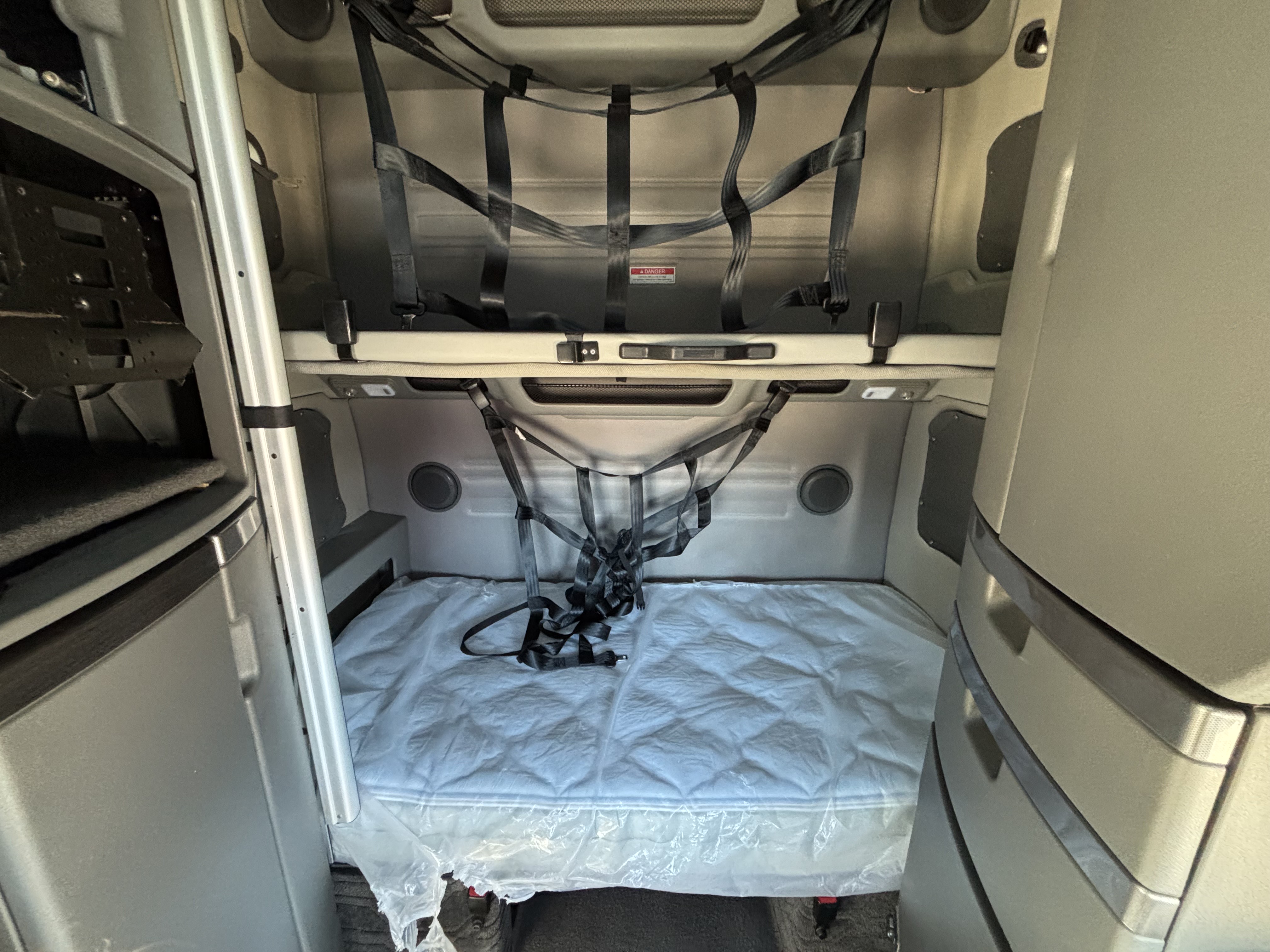 2022 Volvo - image 25