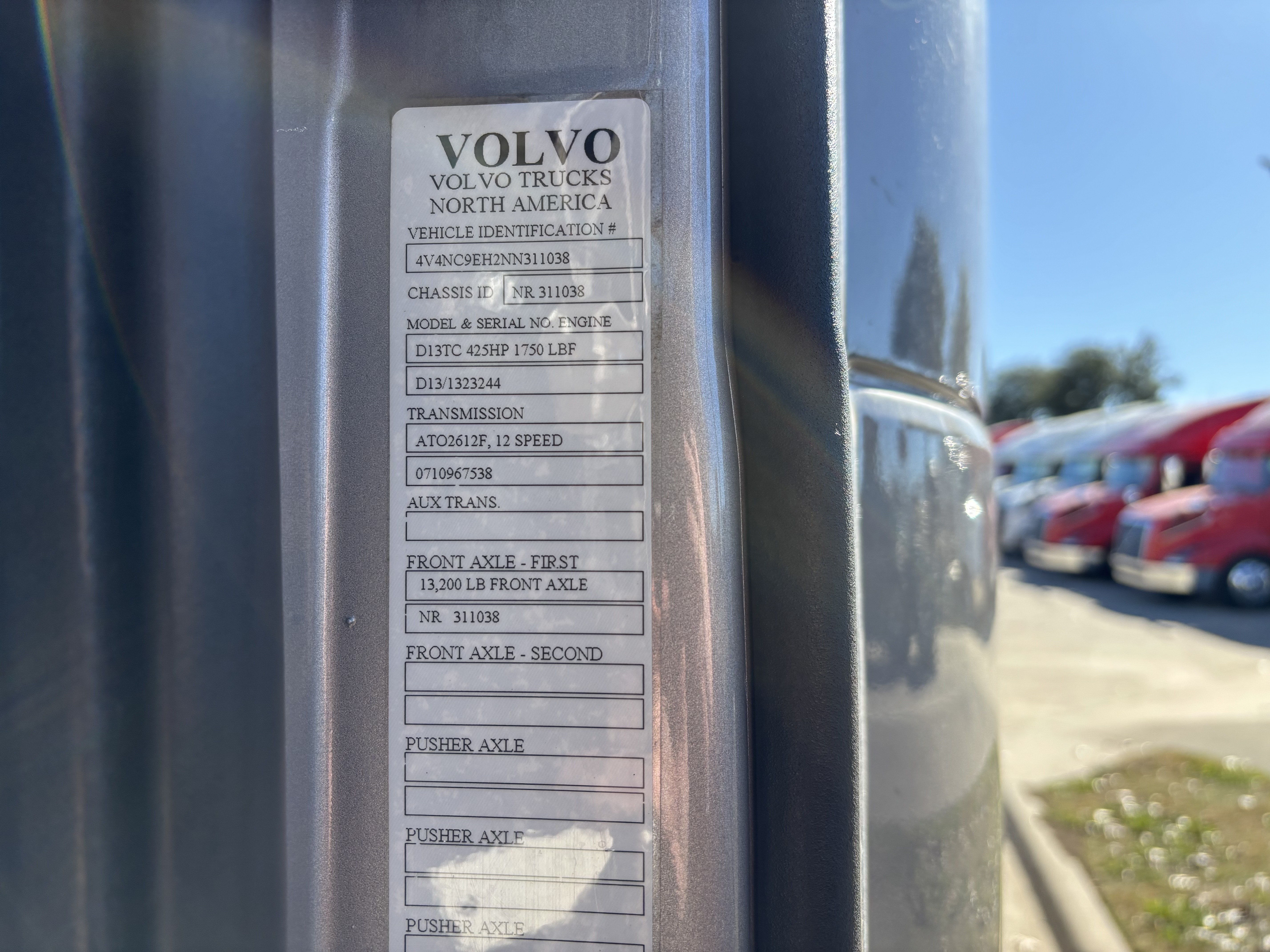 2022 Volvo - image 37