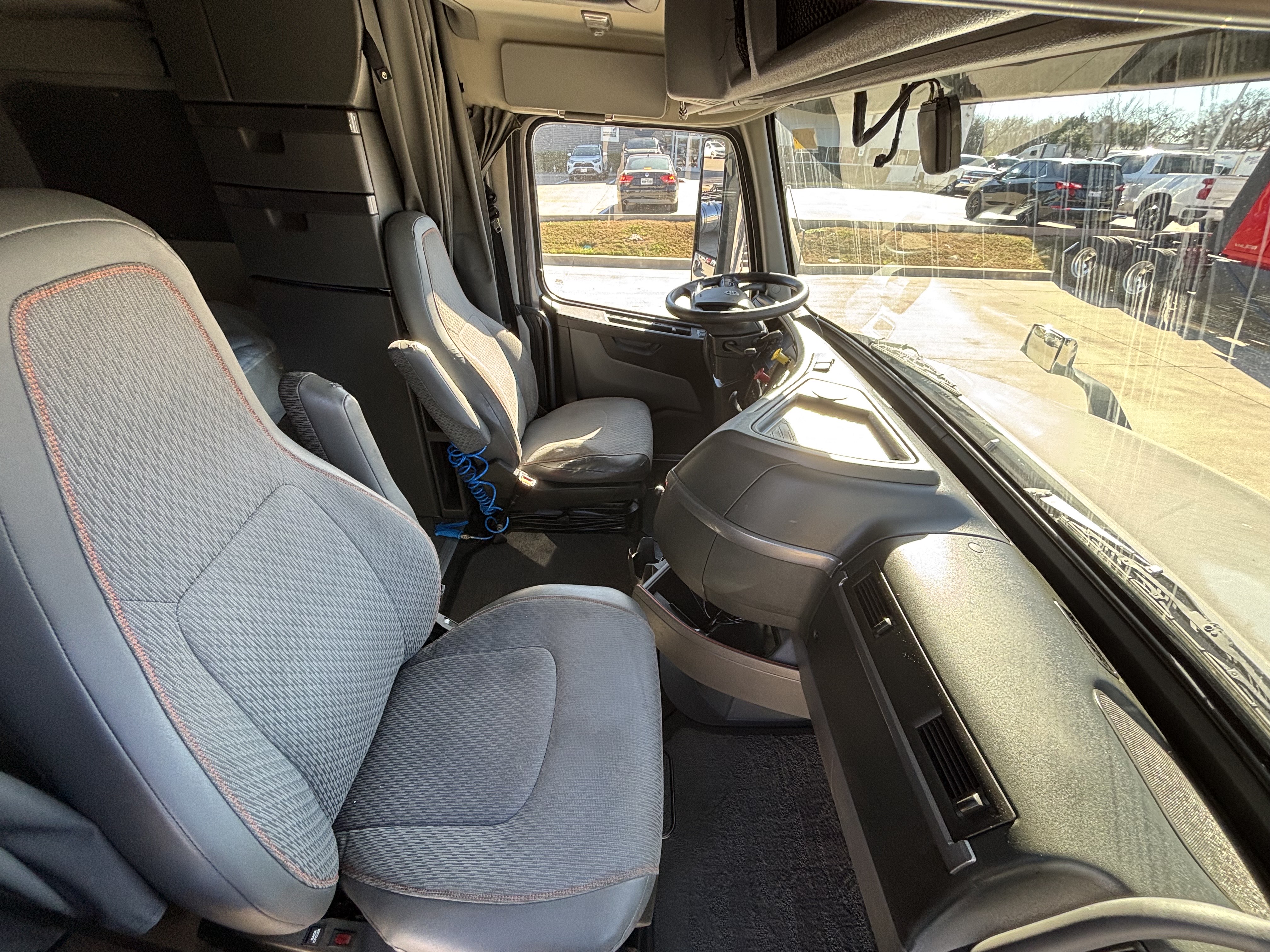 2022 Volvo - image 20