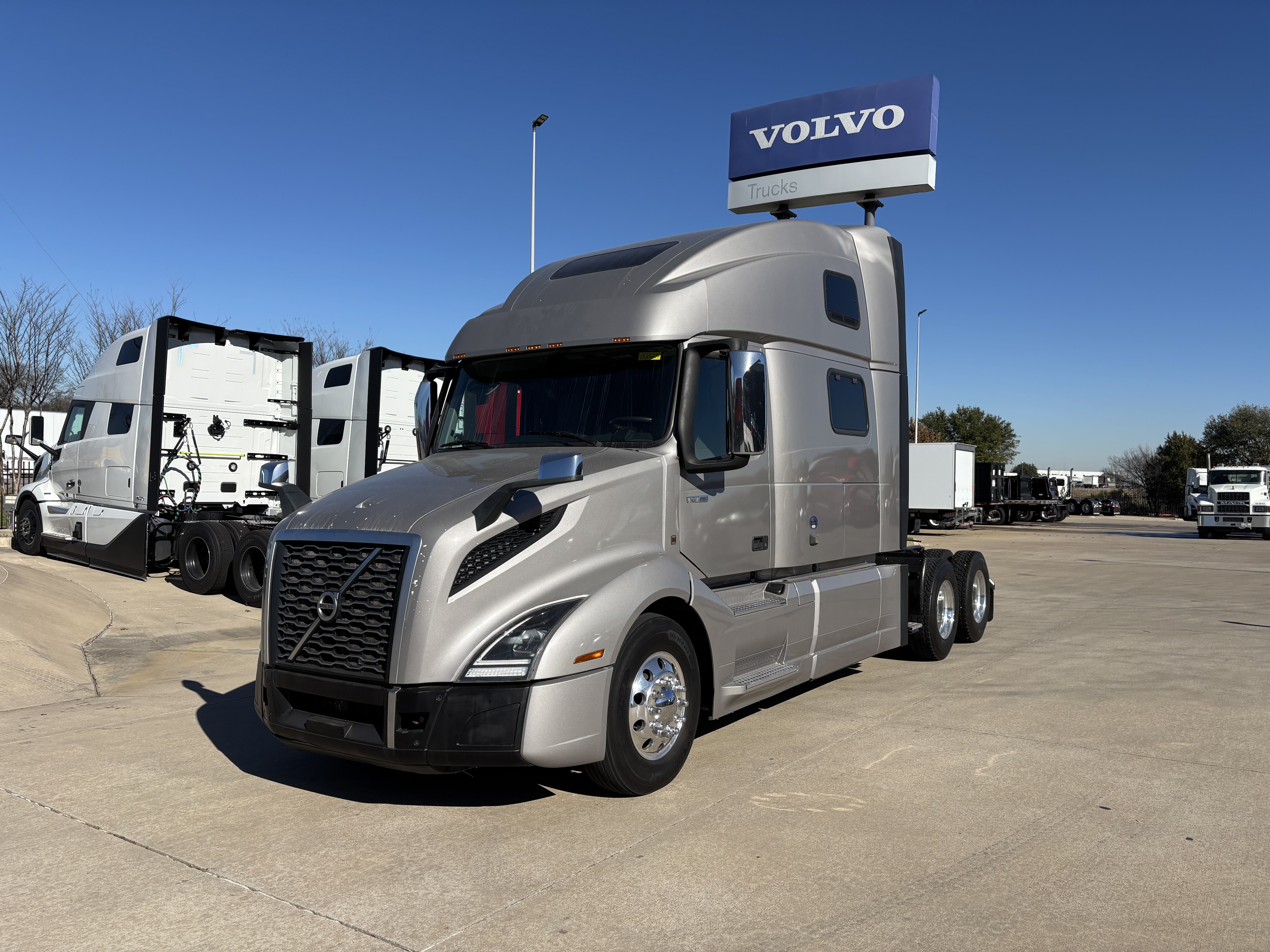 2022 Volvo - image 1