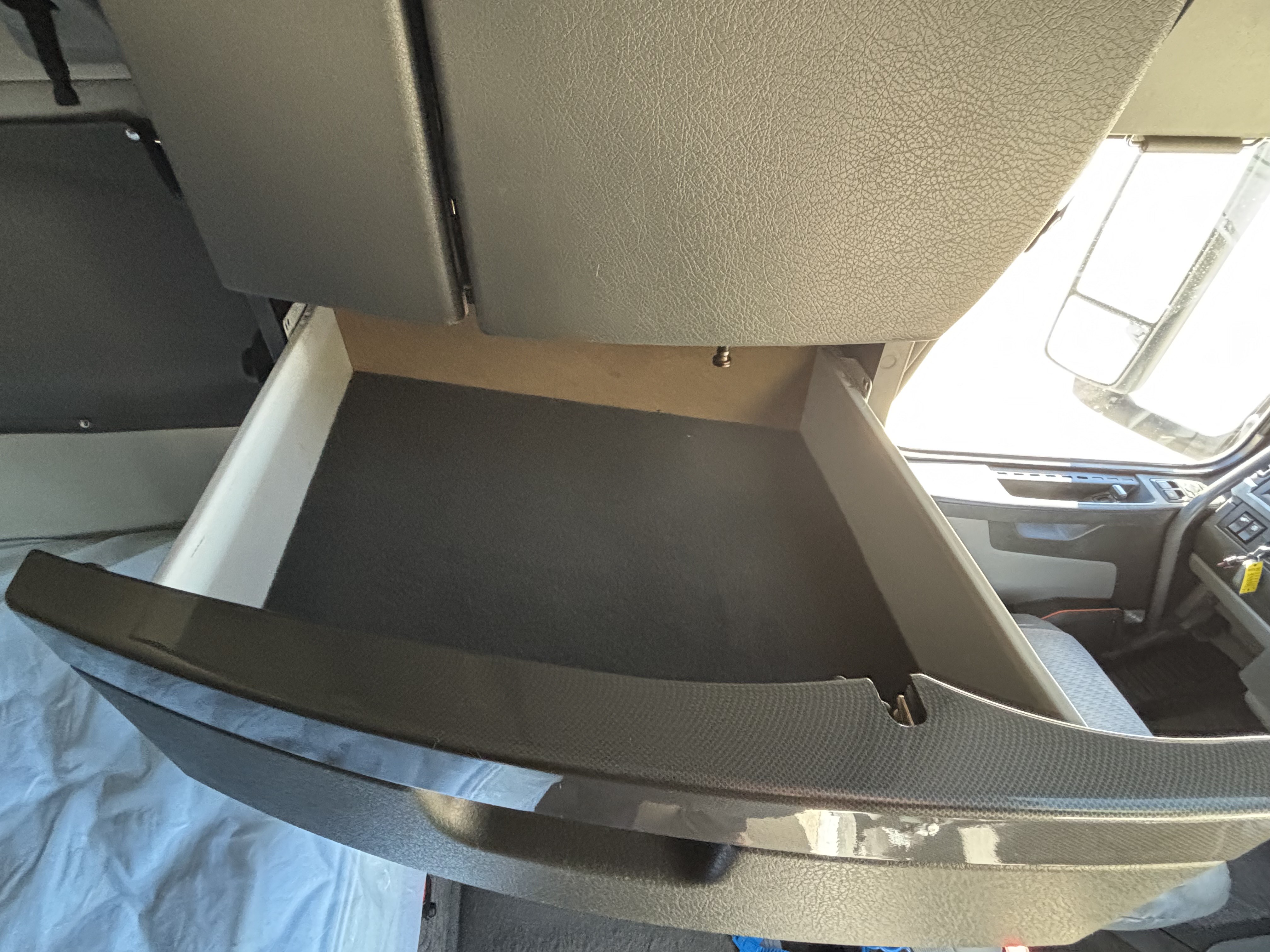 2022 Volvo - image 29