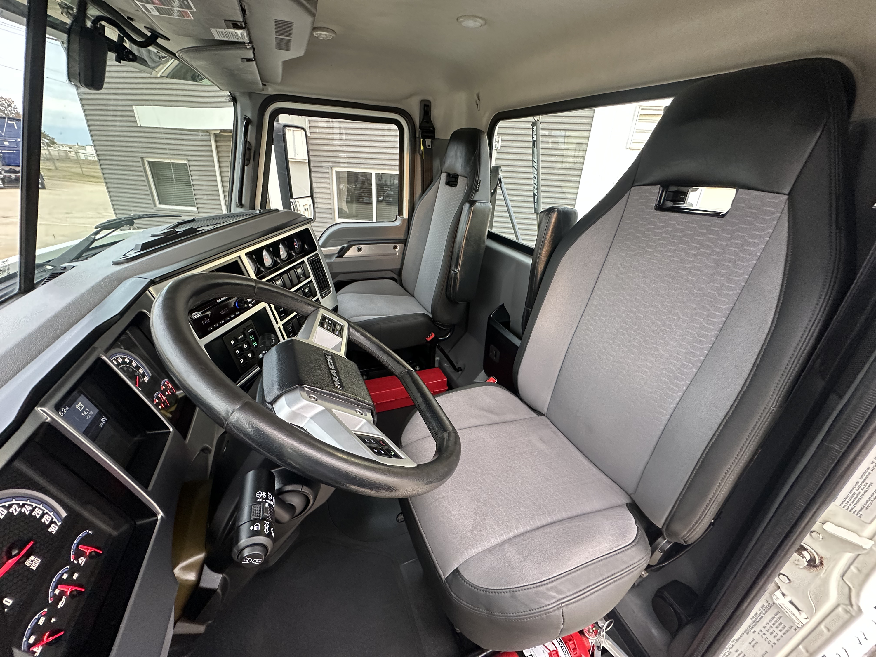 2019 Mack - image 13