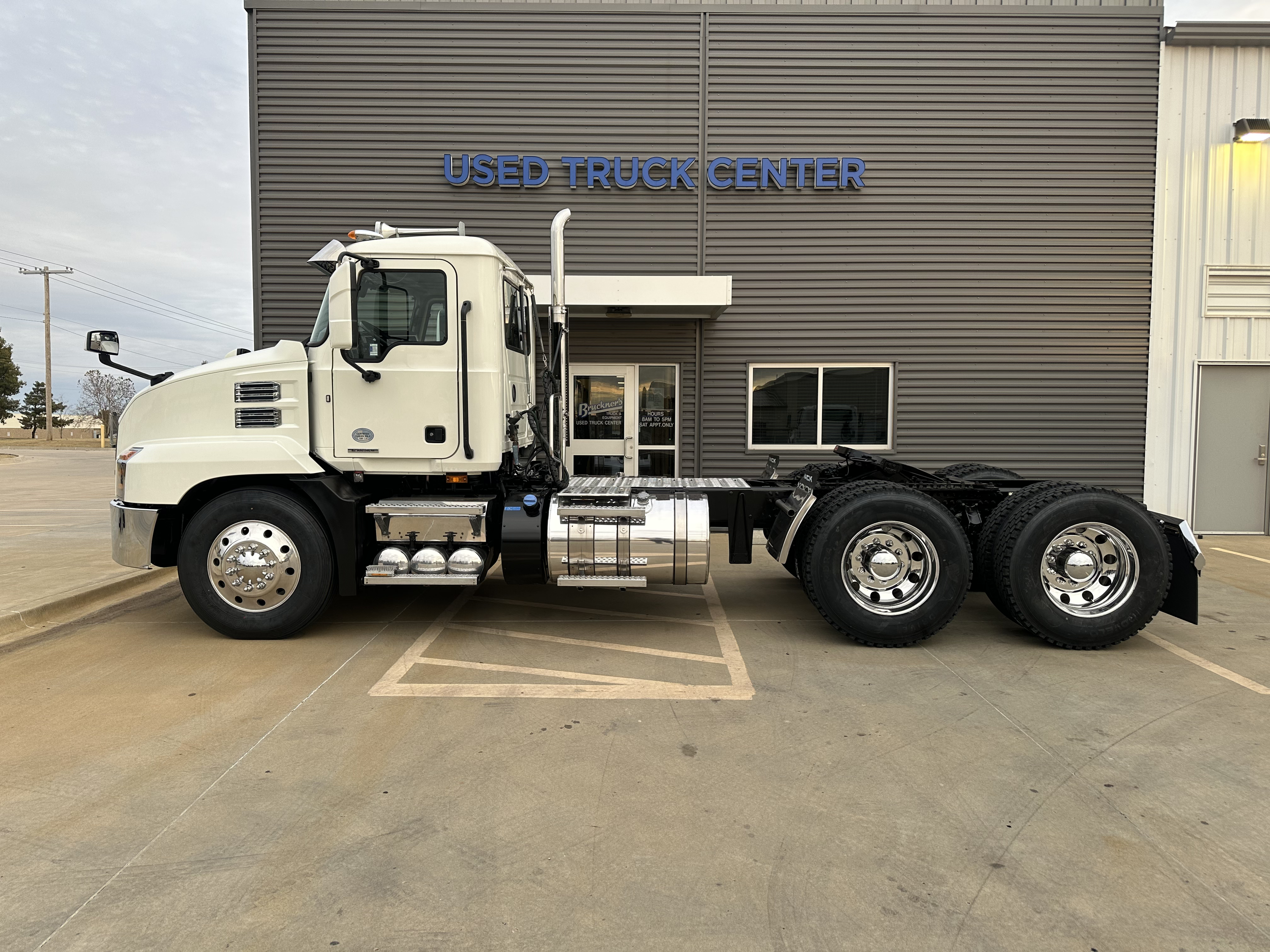 2019 Mack - image 8