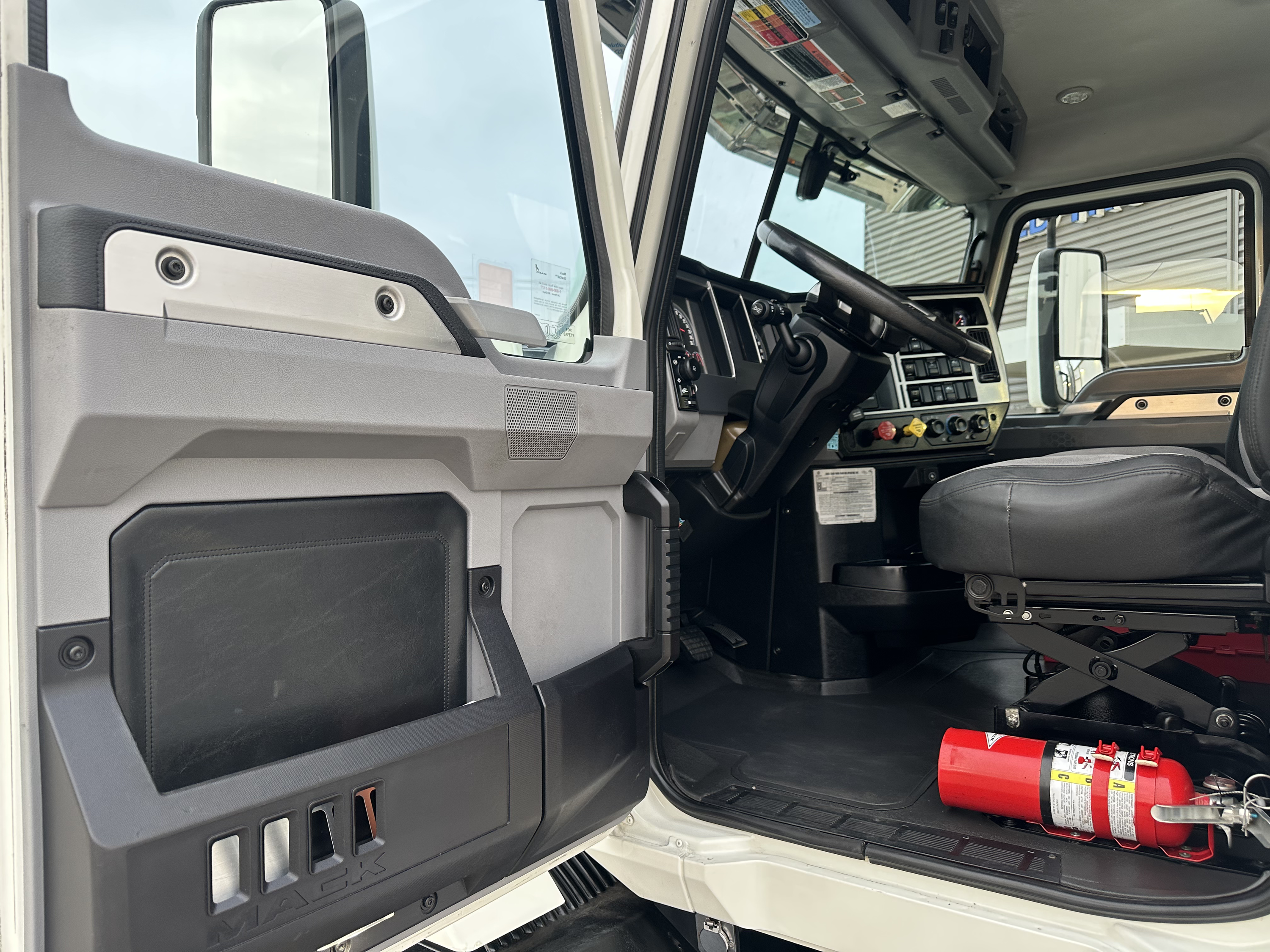 2019 Mack - image 11