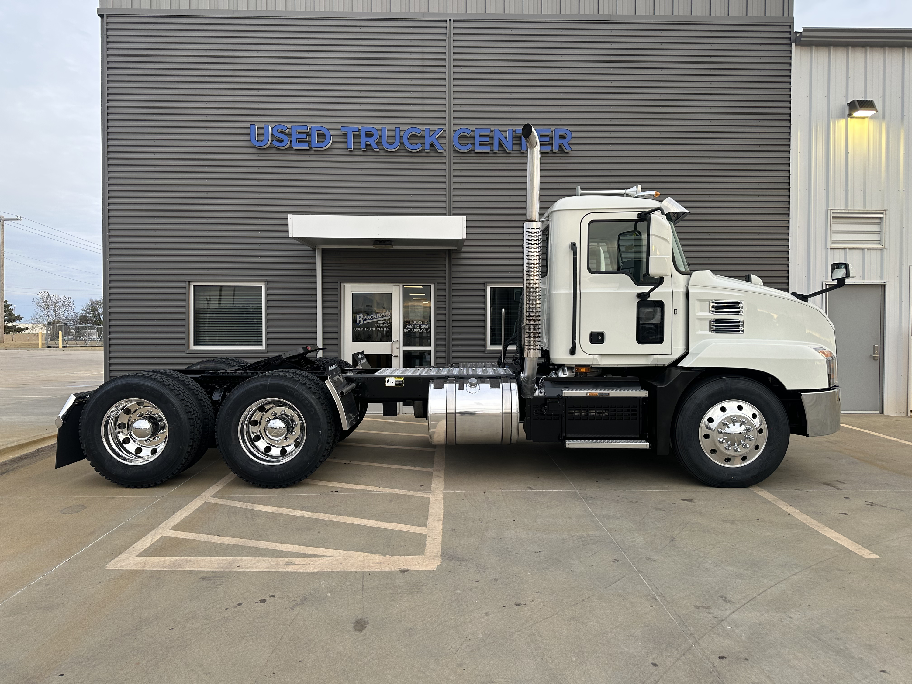 2019 Mack - image 4
