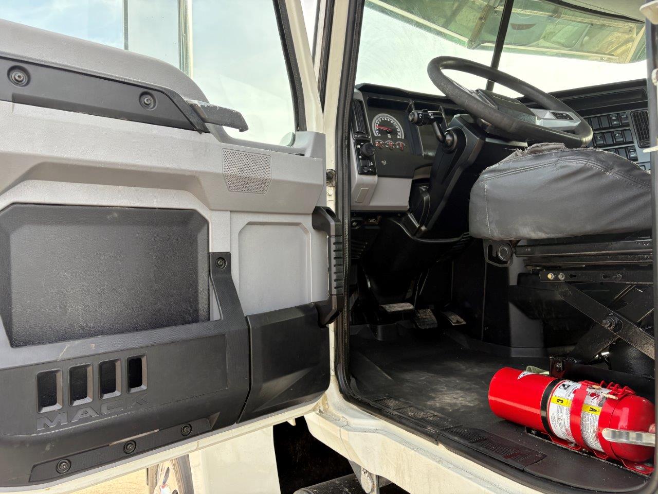 2020 Mack - image 20