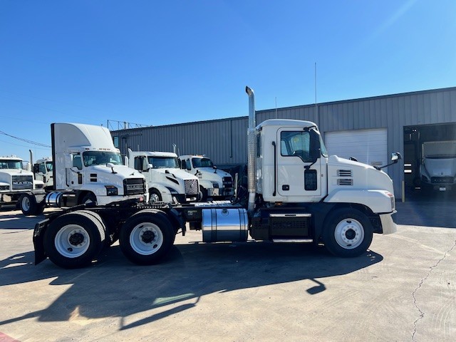 2020 Mack - image 5