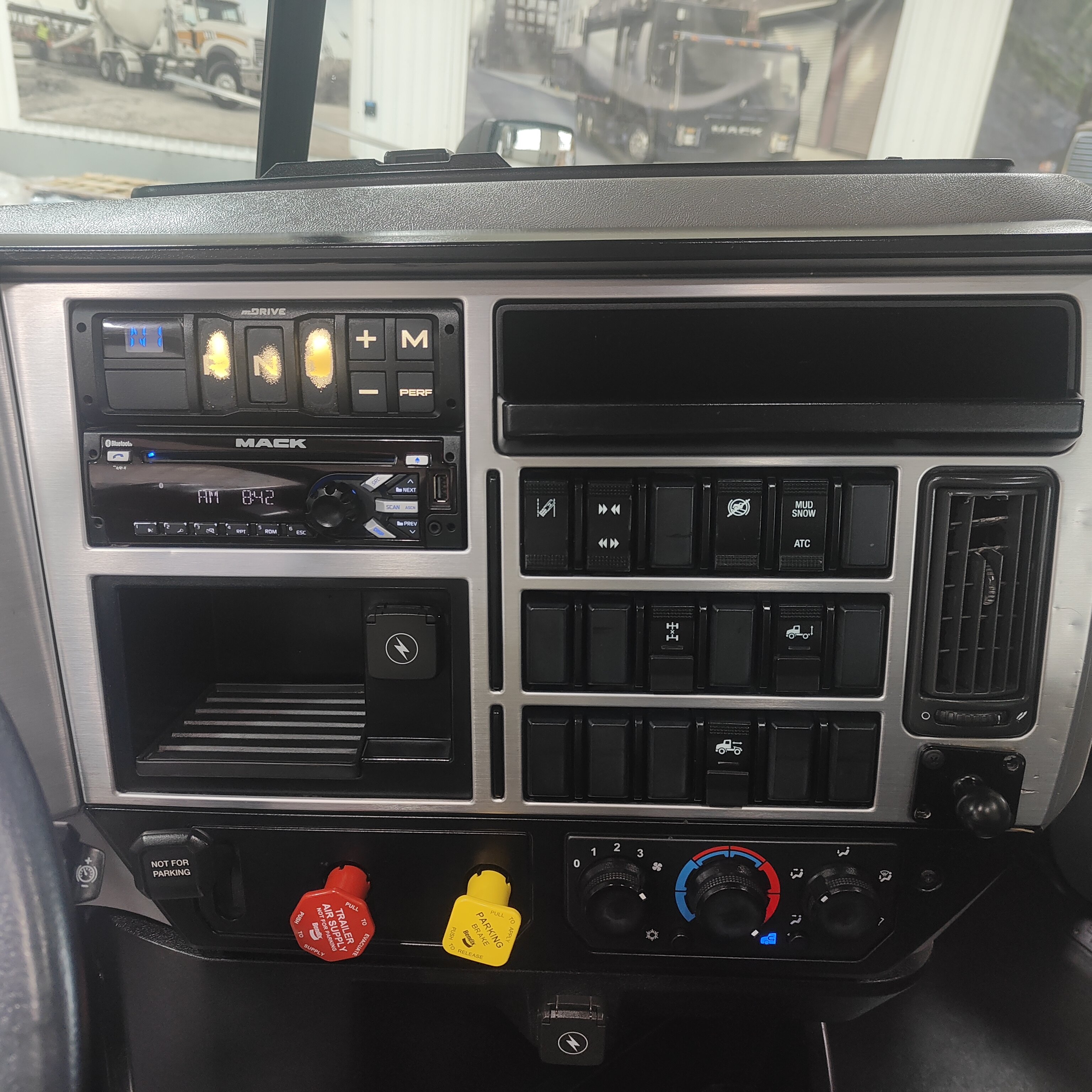 2020 Mack - image 14