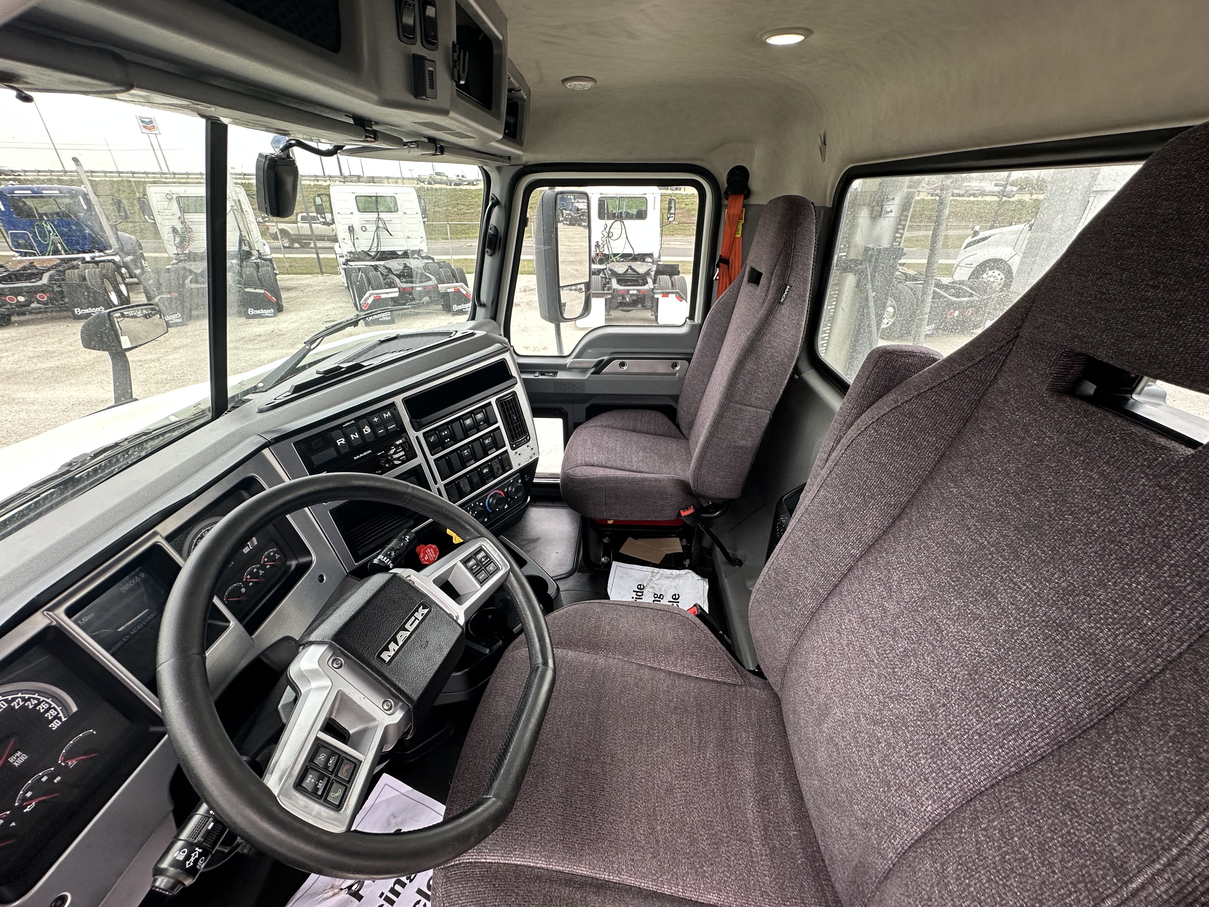 2020 Mack - image 11